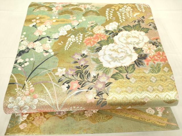 ■■■　サイズ　■■■ 長さ 428cm 幅 31cm程 ■■■　商品詳細　■■■ 【正絹】 状態は締めてはおりますが 特に目立ったシミ汚れなどもなく大変良い状態です。 大変上質な逸品になります。 お安く出品致しますので、是非この機会にいかがでしょうか？ ■■■　注意事項　■■■ ■モニター発色の具合により色合いが異なる場合がございます。 ■寸法は多少の誤差が生じる場合がございますのでご了承ください。 ■縫込みの長さが左右非対称の場合は短い部分を記載しております。 左右非対称であってもご返品・お値引き等の保証は出来かねますので、ご了承の上ご購入をお願い致します。 ■シミ等のチェックには注意を払っておりますが、見落としがある場合もございますし、個人の見解も様々ですので神経質な方のご購入はお控えください。 ■箪笥に入っておりました着物や帯なので畳みシワや匂いがあるものもございます。 ■お休みは基本的に土日祝となりますが、その他臨時でお休みする場合がございますのでご了承ください。 ■商品の発送は平日のみの発送となります。 ■夜間と土曜、日曜日はお問い合わせの回答が遅れる場合がございます。 ■当店では、お直し、紋入れ、お手入れ等は承っておりません。 ■生地の状態（ヤケ、経年劣化等）によってはサイズ直しが出来ない場合がございます。 その点もどうかご了承のうえ、ご購入をお願いいたします。 ■弊社で取り扱う商品は一点ものにつき、時期や在庫状況に応じて金額が変更となる場合がございます。 ■検針は行っておりません。予めご了承いただきますようお願いいたします。 ■【洗える着物】と記載のある商品におきましては、商品お届け後に洗濯を行ってしまってからのご返品にはご対応しかねます。 念の為、専門店でのお手入れをお願いいたします。 ■写真に写っている物が全てになります。それ以外の付属品はございませんのでご了承ください。 ■状態に関する写真につきましては、掲載可能な写真枚数に限りがあるため、各箇所につき1枚参考画像を掲載しております。 ■着物のサイズ目安は下記を参考ください↓ ＜女性着物＞　お端折り次第で＋5cm　－1cmが着用可能サイズ 　例）身丈170cmの場合、身長160cm～175cm ＜男性着物＞　身丈＋約25cm～27cm程が適応身長 　例）身丈155cmの場合、身長180～182cm