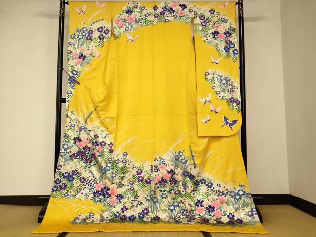 ■■■　サイズ　■■■ 身丈 184cm（肩から） 裄丈 64cm 袖丈 106cm　縫込み 6cm 袖幅 32cm 前幅 25cm 後幅 30.5cm 着物縫いこみ 内揚げ 0cm 裄 お袖側 約1cm　身頃側 約2cm ■■■　商品詳細　■■■ 【正絹・ふき綿仕立て】 状態は接写画像のように後身頃・右袖前・八掛・下前に薄い汚れがございますが その他特に目立ったシミ汚れなどもなく大変良い状態です。 大変上質な逸品になります。 お安く出品致しますので、是非この機会にいかがでしょうか？ ■■■　注意事項　■■■ ■モニター発色の具合により色合いが異なる場合がございます。 ■寸法は多少の誤差が生じる場合がございますのでご了承ください。 ■縫込みの長さが左右非対称の場合は短い部分を記載しております。 左右非対称であってもご返品・お値引き等の保証は出来かねますので、ご了承の上ご購入をお願い致します。 ■シミ等のチェックには注意を払っておりますが、見落としがある場合もございますし、個人の見解も様々ですので神経質な方のご購入はお控えください。 ■箪笥に入っておりました着物や帯なので畳みシワや匂いがあるものもございます。 ■お休みは基本的に土日祝となりますが、その他臨時でお休みする場合がございますのでご了承ください。 ■商品の発送は平日のみの発送となります。 ■夜間と土曜、日曜日はお問い合わせの回答が遅れる場合がございます。 ■当店では、お直し、紋入れ、お手入れ等は承っておりません。 ■生地の状態（ヤケ、経年劣化等）によってはサイズ直しが出来ない場合がございます。 その点もどうかご了承のうえ、ご購入をお願いいたします。 ■弊社で取り扱う商品は一点ものにつき、時期や在庫状況に応じて金額が変更となる場合がございます。 ■検針は行っておりません。予めご了承いただきますようお願いいたします。 ■【洗える着物】と記載のある商品におきましては、商品お届け後に洗濯を行ってしまってからのご返品にはご対応しかねます。 念の為、専門店でのお手入れをお願いいたします。 ■写真に写っている物が全てになります。それ以外の付属品はございませんのでご了承ください。 ■状態に関する写真につきましては、掲載可能な写真枚数に限りがあるため、各箇所につき1枚参考画像を掲載しております。 ■着物のサイズ目安は下記を参考ください↓ ＜女性着物＞　お端折り次第で＋5cm　−1cmが着用可能サイズ 　例）身丈170cmの場合、身長160cm〜175cm ＜男性着物＞　身丈＋約25cm〜27cm程が適応身長 　例）身丈155cmの場合、身長180〜182cm