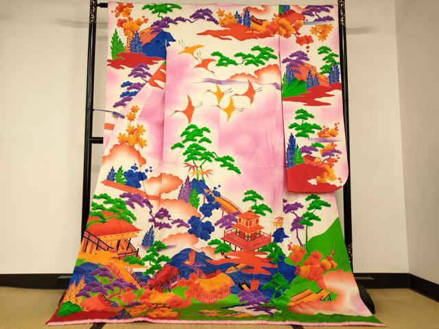■■■　サイズ　■■■ 身丈 188cm（肩から） 裄丈 64cm 袖丈 106cm　縫込み 3.5cm 袖幅 32cm 前幅 24.5cm 後幅 31cm 着物縫いこみ 内揚げ 0cm 裄 お袖側 約1.5cm　身頃側 約3cm ■■■　商品詳細　■■■ 【正絹・比翼仕立て・ふき綿仕立て】 状態は接写画像のように表地に薄い汚れがございますが その他特に目立ったシミ汚れなどもなく大変良い状態です。 大変上質な逸品になります。 お安く出品致しますので、是非この機会にいかがでしょうか？ ■■■　注意事項　■■■ ■モニター発色の具合により色合いが異なる場合がございます。 ■寸法は多少の誤差が生じる場合がございますのでご了承ください。 ■縫込みの長さが左右非対称の場合は短い部分を記載しております。 左右非対称であってもご返品・お値引き等の保証は出来かねますので、ご了承の上ご購入をお願い致します。 ■シミ等のチェックには注意を払っておりますが、見落としがある場合もございますし、個人の見解も様々ですので神経質な方のご購入はお控えください。 ■箪笥に入っておりました着物や帯なので畳みシワや匂いがあるものもございます。 ■お休みは基本的に土日祝となりますが、その他臨時でお休みする場合がございますのでご了承ください。 ■商品の発送は平日のみの発送となります。 ■夜間と土曜、日曜日はお問い合わせの回答が遅れる場合がございます。 ■当店では、お直し、紋入れ、お手入れ等は承っておりません。 ■生地の状態（ヤケ、経年劣化等）によってはサイズ直しが出来ない場合がございます。 その点もどうかご了承のうえ、ご購入をお願いいたします。 ■弊社で取り扱う商品は一点ものにつき、時期や在庫状況に応じて金額が変更となる場合がございます。 ■検針は行っておりません。予めご了承いただきますようお願いいたします。 ■【洗える着物】と記載のある商品におきましては、商品お届け後に洗濯を行ってしまってからのご返品にはご対応しかねます。 念の為、専門店でのお手入れをお願いいたします。 ■写真に写っている物が全てになります。それ以外の付属品はございませんのでご了承ください。 ■状態に関する写真につきましては、掲載可能な写真枚数に限りがあるため、各箇所につき1枚参考画像を掲載しております。 ■着物のサイズ目安は下記を参考ください↓ ＜女性着物＞　お端折り次第で＋5cm　−1cmが着用可能サイズ 　例）身丈170cmの場合、身長160cm〜175cm ＜男性着物＞　身丈＋約25cm〜27cm程が適応身長 　例）身丈155cmの場合、身長180〜182cm