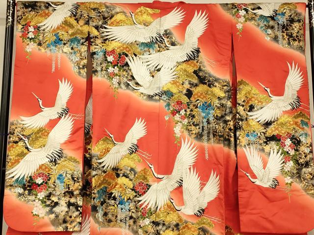 平和屋の平和屋本店●色打掛　和装　婚礼　結婚式　花嫁　神社挙式　駒刺繍　飛鶴枝垂れ花松文　暈し染め　金銀糸　金銀彩　逸品　AABJ2771fw｜アングル3