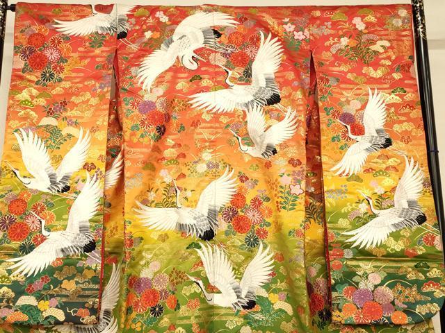 平和屋の平和屋本店●色打掛　和装　婚礼　結婚式　花嫁　神社挙式　唐織　飛鶴吉祥草花文　暈し染め　金銀糸　逸品　AABJ2773fw｜アングル3