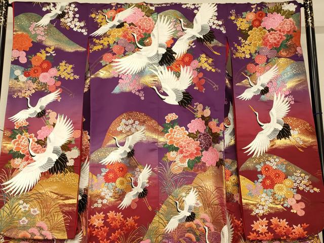 平和屋の平和屋本店●色打掛　和装　婚礼　結婚式　花嫁　神社挙式　唐織　飛鶴草花山重ね文　暈し染め　金銀糸　金通し地　逸品　AABJ2774fw｜アングル3