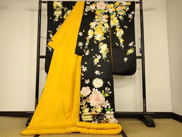 平和屋の平和屋本店●色打掛　和装　婚礼　結婚式　花嫁　神社挙式　枝垂れ桜流水文　黒地　金銀彩　逸品　AABJ2836fw｜アングル2