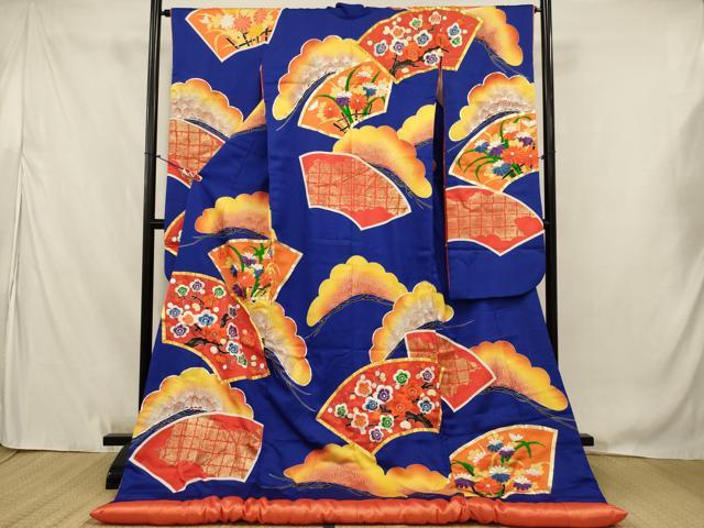 ■■■　サイズ　■■■ 身丈 187.5cm（肩から） 裄丈 64.5cm 袖丈 104cm　縫込み 3cm 袖幅 32cm 前幅 24cm 後幅 29cm 着物縫いこみ 内揚げ 0cm 裄 お袖側 約1cm　身頃側 約1.5cm ■■■　商品詳細　■■■ 【正絹・ふき綿仕立て】 状態は接写画像のように後身頃に薄い汚れがございますが その他特に目立ったシミ汚れなどもなく大変良い状態です。 大変上質な逸品になります。 お安く出品致しますので、是非この機会にいかがでしょうか？ ■■■　注意事項　■■■ ■モニター発色の具合により色合いが異なる場合がございます。 ■寸法は多少の誤差が生じる場合がございますのでご了承ください。 ■縫込みの長さが左右非対称の場合は短い部分を記載しております。 左右非対称であってもご返品・お値引き等の保証は出来かねますので、ご了承の上ご購入をお願い致します。 ■シミ等のチェックには注意を払っておりますが、見落としがある場合もございますし、個人の見解も様々ですので神経質な方のご購入はお控えください。 ■箪笥に入っておりました着物や帯なので畳みシワや匂いがあるものもございます。 ■お休みは基本的に土日祝となりますが、その他臨時でお休みする場合がございますのでご了承ください。 ■商品の発送は平日のみの発送となります。 ■夜間と土曜、日曜日はお問い合わせの回答が遅れる場合がございます。 ■当店では、お直し、紋入れ、お手入れ等は承っておりません。 ■生地の状態（ヤケ、経年劣化等）によってはサイズ直しが出来ない場合がございます。 その点もどうかご了承のうえ、ご購入をお願いいたします。 ■弊社で取り扱う商品は一点ものにつき、時期や在庫状況に応じて金額が変更となる場合がございます。 ■検針は行っておりません。予めご了承いただきますようお願いいたします。 ■【洗える着物】と記載のある商品におきましては、商品お届け後に洗濯を行ってしまってからのご返品にはご対応しかねます。 念の為、専門店でのお手入れをお願いいたします。 ■写真に写っている物が全てになります。 それ以外の付属品はございませんのでご了承ください。 ■状態に関する写真につきましては、掲載可能な写真枚数に限りがあるため、 各箇所につき1枚参考画像を掲載しております。 ■着物のサイズ目安は下記を参考ください↓ ＜女性着物＞　お端折り次第で＋5cm　−10cmが着用可能サイズ 　例）身丈170cmの場合、身長160cm〜175cm ＜男性着物＞　身丈＋約25cm〜27cm程が適応身長 　例）身丈155cmの場合、身長180cm〜182cm