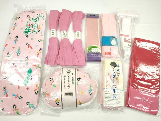 ■■■　商品詳細　■■■ ※こちらのお品はまとめての出品となりますので、 汚れ・サイズ等の詳細は記載しておりません。 ご理解の上でのご入札をお願い致します。 大変上質な逸品になります。 お安く出品致しますので、是非この機会にいかがでしょうか？ ■■■　注意事項　■■■ ■モニター発色の具合により色合いが異なる場合がございます。 ■寸法は多少の誤差が生じる場合がございますのでご了承ください。 ■縫込みの長さが左右非対称の場合は短い部分を記載しております。 左右非対称であってもご返品・お値引き等の保証は出来かねますので、ご了承の上ご購入をお願い致します。 ■シミ等のチェックには注意を払っておりますが、見落としがある場合もございますし、個人の見解も様々ですので神経質な方のご購入はお控えください。 ■箪笥に入っておりました着物や帯なので畳みシワや匂いがあるものもございます。 ■お休みは基本的に土日祝となりますが、その他臨時でお休みする場合がございますのでご了承ください。 ■商品の発送は平日のみの発送となります。 ■夜間と土曜、日曜日はお問い合わせの回答が遅れる場合がございます。 ■当店では、お直し、紋入れ、お手入れ等は承っておりません。 ■生地の状態（ヤケ、経年劣化等）によってはサイズ直しが出来ない場合がございます。 その点もどうかご了承のうえ、ご購入をお願いいたします。 ■弊社で取り扱う商品は一点ものにつき、時期や在庫状況に応じて金額が変更となる場合がございます。 ■検針は行っておりません。予めご了承いただきますようお願いいたします。 ■【洗える着物】と記載のある商品におきましては、商品お届け後に洗濯を行ってしまってからのご返品にはご対応しかねます。 念の為、専門店でのお手入れをお願いいたします。 ■写真に写っている物が全てになります。それ以外の付属品はございませんのでご了承ください。 ■状態に関する写真につきましては、掲載可能な写真枚数に限りがあるため、各箇所につき1枚参考画像を掲載しております。 ■着物のサイズ目安は下記を参考ください↓ ＜女性着物＞　お端折り次第で＋5cm　−1cmが着用可能サイズ 　例）身丈170cmの場合、身長160cm〜175cm ＜男性着物＞　身丈＋約25cm〜27cm程が適応身長 　例）身丈155cmの場合、身長180〜182cm