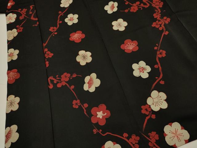 ■■■　サイズ　■■■ 身丈 141cm（肩から） 裄丈 61.5cm 袖丈 48cm　縫込み 6cm 袖幅 32cm 前幅 24.5cm 後幅 29cm 着物縫いこみ 内揚げ 0cm 裄 お袖側 約5.5cm　身頃側 約6.5cm ■■■　商品詳細　■■■ 【正絹】 状態は画像を添付しておりますので、そちらをご確認下さいますよう宜しくお願い致します。 大変上質な逸品になりますのでぜひお手入れをされてお召しになられてはいかがでしょうか。 お安く出品致しますので、是非この機会にいかがでしょうか？ ■■■　注意事項　■■■ ■モニター発色の具合により色合いが異なる場合がございます。 ■寸法は多少の誤差が生じる場合がございますのでご了承ください。 ■縫込みの長さが左右非対称の場合は短い部分を記載しております。 左右非対称であってもご返品・お値引き等の保証は出来かねますので、ご了承の上ご購入をお願い致します。 ■シミ等のチェックには注意を払っておりますが、見落としがある場合もございますし、個人の見解も様々ですので神経質な方のご購入はお控えください。 ■箪笥に入っておりました着物や帯なので畳みシワや匂いがあるものもございます。 ■お休みは基本的に土日祝となりますが、その他臨時でお休みする場合がございますのでご了承ください。 ■商品の発送は平日のみの発送となります。 ■夜間と土曜、日曜日はお問い合わせの回答が遅れる場合がございます。 ■当店では、お直し、紋入れ、お手入れ等は承っておりません。 ■生地の状態（ヤケ、経年劣化等）によってはサイズ直しが出来ない場合がございます。 その点もどうかご了承のうえ、ご購入をお願いいたします。 ■弊社で取り扱う商品は一点ものにつき、時期や在庫状況に応じて金額が変更となる場合がございます。 ■検針は行っておりません。予めご了承いただきますようお願いいたします。 ■【洗える着物】と記載のある商品におきましては、商品お届け後に洗濯を行ってしまってからのご返品にはご対応しかねます。 念の為、専門店でのお手入れをお願いいたします。 ■写真に写っている物が全てになります。それ以外の付属品はございませんのでご了承ください。 ■状態に関する写真につきましては、掲載可能な写真枚数に限りがあるため、各箇所につき1枚参考画像を掲載しております。 ■着物のサイズ目安は下記を参考ください↓ ＜女性着物＞　お端折り次第で＋5cm　−1cmが着用可能サイズ 　例）身丈170cmの場合、身長160cm〜175cm ＜男性着物＞　身丈＋約25cm〜27cm程が適応身長 　例）身丈155cmの場合、身長180〜182cm