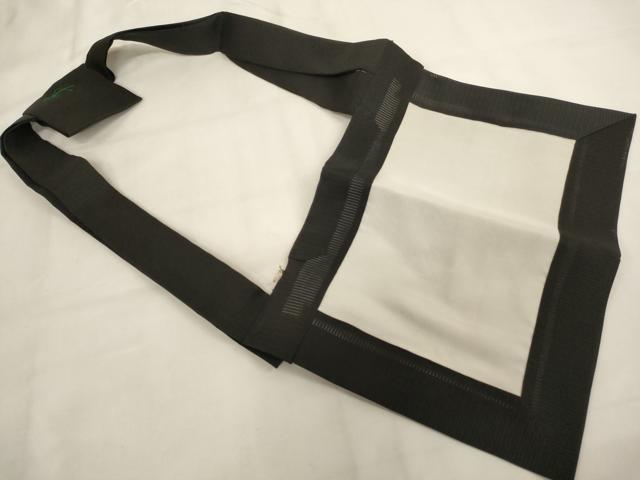 平和屋の平和屋本店▼夏物 茶人 小野塚五条袈裟 絽 黒地 山田八郎法衣店謹製 箱付き 法衣 寺院 仏具 仏教 僧侶 神職 装束 AABJ5461ja｜アングル2