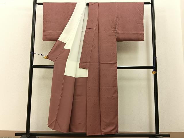 平和屋の平和屋着物■上質な色無地 渦巻き地紋 蘇芳香色 正絹 逸品 BAAX6496hj｜アングル3