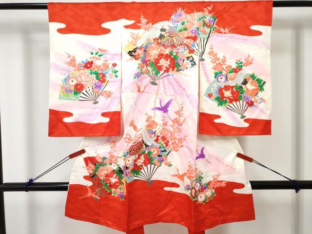 ■■■　サイズ　■■■ 【着物】 身丈 96cm（肩から） 裄丈 46cm 袖丈 57cm ※腰上げが約2.5cm上がっております。 ■■■　商品詳細　■■■ 産着【正絹】 状態は接写画像のように裏地に薄い汚れがございますがその他表地は特に目立ったシミ汚れなどもなく大変良い状態です。 気にならない方であればそのままお召しになれるかと思います。 大変上質な逸品になります。 お安く出品致しますので、是非この機会にいかがでしょうか？ ※襦袢の付属がございません。 ■■■　注意事項　■■■ ■モニター発色の具合により色合いが異なる場合がございます。 ■寸法は多少の誤差が生じる場合がございますのでご了承ください。 ■縫込みの長さが左右非対称の場合は短い部分を記載しております。 左右非対称であってもご返品・お値引き等の保証は出来かねますので、ご了承の上ご購入をお願い致します。 ■シミ等のチェックには注意を払っておりますが、見落としがある場合もございますし、個人の見解も様々ですので神経質な方のご購入はお控えください。 ■箪笥に入っておりました着物や帯なので畳みシワや匂いがあるものもございます。 ■お休みは基本的に土日祝となりますが、その他臨時でお休みする場合がございますのでご了承ください。 ■商品の発送は平日のみの発送となります。 ■夜間と土曜、日曜日はお問い合わせの回答が遅れる場合がございます。 ■当店では、お直し、紋入れ、お手入れ等は承っておりません。 ■生地の状態（ヤケ、経年劣化等）によってはサイズ直しが出来ない場合がございます。 その点もどうかご了承のうえ、ご購入をお願いいたします。 ■弊社で取り扱う商品は一点ものにつき、時期や在庫状況に応じて金額が変更となる場合がございます。 ■検針は行っておりません。予めご了承いただきますようお願いいたします。 ■【洗える着物】と記載のある商品におきましては、商品お届け後に洗濯を行ってしまってからのご返品にはご対応しかねます。 念の為、専門店でのお手入れをお願いいたします。 ■写真に写っている物が全てになります。それ以外の付属品はございませんのでご了承ください。 ■状態に関する写真につきましては、掲載可能な写真枚数に限りがあるため、各箇所につき1枚参考画像を掲載しております。 ■着物のサイズ目安は下記を参考ください↓ ＜女性着物＞　お端折り次第で＋5cm　－1cmが着用可能サイズ 　例）身丈170cmの場合、身長160cm～175cm ＜男性着物＞　身丈＋約25cm～27cm程が適応身長 　例）身丈155cmの場合、身長180～182cm