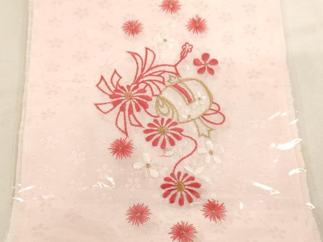 平和屋の平和屋着物[]七五三　女の子　和装小物　半衿まとめて5点セット　刺繍　花蝶文　手毬　吉祥文　正絹　逸品　未使用　AABK9110ja｜アングル3