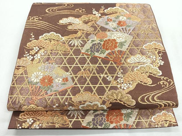 ■■■　サイズ　■■■ 長さ 428cm 幅 31cm程 ■■■　商品詳細　■■■ 【正絹】 詳細に関しましては、画像をご確認ください。 大変上質な逸品になります。 お安く出品致しますので、是非この機会にいかがでしょうか？ ※汚れ等に関しましては、着用時には見えない部分になるかと思いますのであまり気にならずお召になれるかと思います。 ■■■　注意事項　■■■ ■モニター発色の具合により色合いが異なる場合がございます。 ■寸法は多少の誤差が生じる場合がございますのでご了承ください。 ■縫込みの長さが左右非対称の場合は短い部分を記載しております。 左右非対称であってもご返品・お値引き等の保証は出来かねますので、ご了承の上ご購入をお願い致します。 ■シミ等のチェックには注意を払っておりますが、見落としがある場合もございますし、個人の見解も様々ですので神経質な方のご購入はお控えください。 ■箪笥に入っておりました着物や帯なので畳みシワや匂いがあるものもございます。 ■お休みは基本的に土日祝となりますが、その他臨時でお休みする場合がございますのでご了承ください。 ■商品の発送は平日のみの発送となります。 ■夜間と土曜、日曜日はお問い合わせの回答が遅れる場合がございます。 ■当店では、お直し、紋入れ、お手入れ等は承っておりません。 ■生地の状態（ヤケ、経年劣化等）によってはサイズ直しが出来ない場合がございます。 その点もどうかご了承のうえ、ご購入をお願いいたします。 ■弊社で取り扱う商品は一点ものにつき、時期や在庫状況に応じて金額が変更となる場合がございます。 ■検針は行っておりません。予めご了承いただきますようお願いいたします。 ■【洗える着物】と記載のある商品におきましては、商品お届け後に洗濯を行ってしまってからのご返品にはご対応しかねます。 念の為、専門店でのお手入れをお願いいたします。 ■写真に写っている物が全てになります。それ以外の付属品はございませんのでご了承ください。 ■状態に関する写真につきましては、掲載可能な写真枚数に限りがあるため、各箇所につき1枚参考画像を掲載しております。 ■着物のサイズ目安は下記を参考ください↓ ＜女性着物＞　お端折り次第で＋5cm　－1cmが着用可能サイズ 　例）身丈170cmの場合、身長160cm～175cm ＜男性着物＞　身丈＋約25cm～27cm程が適応身長 　例）身丈155cmの場合、身長180～182cm