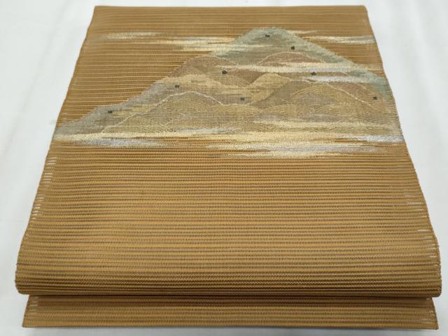 ■■■　サイズ　■■■ 長さ 360m 幅 30.5cm程 ■■■　商品詳細　■■■ 【正絹】 状態は締めてはおりますが 特に目立ったシミ汚れなどもなく大変良い状態です。 大変上質な逸品になります。 お安く出品致しますので、是非この機会にいかがでしょうか？ ■■■　注意事項　■■■ ■モニター発色の具合により色合いが異なる場合がございます。 ■寸法は多少の誤差が生じる場合がございますのでご了承ください。 ■縫込みの長さが左右非対称の場合は短い部分を記載しております。 左右非対称であってもご返品・お値引き等の保証は出来かねますので、ご了承の上ご購入をお願い致します。 ■シミ等のチェックには注意を払っておりますが、見落としがある場合もございますし、個人の見解も様々ですので神経質な方のご購入はお控えください。 ■箪笥に入っておりました着物や帯なので畳みシワや匂いがあるものもございます。 ■お休みは基本的に土日祝となりますが、その他臨時でお休みする場合がございますのでご了承ください。 ■商品の発送は平日のみの発送となります。 ■夜間と土曜、日曜日はお問い合わせの回答が遅れる場合がございます。 ■当店では、お直し、紋入れ、お手入れ等は承っておりません。 ■生地の状態（ヤケ、経年劣化等）によってはサイズ直しが出来ない場合がございます。 その点もどうかご了承のうえ、ご購入をお願いいたします。 ■弊社で取り扱う商品は一点ものにつき、時期や在庫状況に応じて金額が変更となる場合がございます。 ■検針は行っておりません。予めご了承いただきますようお願いいたします。 ■【洗える着物】と記載のある商品におきましては、商品お届け後に洗濯を行ってしまってからのご返品にはご対応しかねます。 念の為、専門店でのお手入れをお願いいたします。 ■写真に写っている物が全てになります。それ以外の付属品はございませんのでご了承ください。 ■状態に関する写真につきましては、掲載可能な写真枚数に限りがあるため、各箇所につき1枚参考画像を掲載しております。 ■着物のサイズ目安は下記を参考ください↓ ＜女性着物＞　お端折り次第で＋5cm　－1cmが着用可能サイズ 　例）身丈170cmの場合、身長160cm～175cm ＜男性着物＞　身丈＋約25cm～27cm程が適応身長 　例）身丈155cmの場合、身長180～182cm
