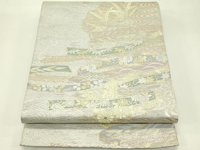 ■■■　サイズ　■■■ 長さ 424cm 幅 30.5cm程 ■■■　商品詳細　■■■ 【正絹・芯なし】 状態は締めてはおりますが 特に目立ったシミ汚れなどもなく大変良い状態です。 大変上質な逸品になります。 お安く出品致しますので、是非この機会にいかがでしょうか？ ■■■　注意事項　■■■ ■モニター発色の具合により色合いが異なる場合がございます。 ■寸法は多少の誤差が生じる場合がございますのでご了承ください。 ■縫込みの長さが左右非対称の場合は短い部分を記載しております。 左右非対称であってもご返品・お値引き等の保証は出来かねますので、ご了承の上ご購入をお願い致します。 ■シミ等のチェックには注意を払っておりますが、見落としがある場合もございますし、個人の見解も様々ですので神経質な方のご購入はお控えください。 ■箪笥に入っておりました着物や帯なので畳みシワや匂いがあるものもございます。 ■お休みは基本的に土日祝となりますが、その他臨時でお休みする場合がございますのでご了承ください。 ■商品の発送は平日のみの発送となります。 ■夜間と土曜、日曜日はお問い合わせの回答が遅れる場合がございます。 ■当店では、お直し、紋入れ、お手入れ等は承っておりません。 ■生地の状態（ヤケ、経年劣化等）によってはサイズ直しが出来ない場合がございます。 その点もどうかご了承のうえ、ご購入をお願いいたします。 ■弊社で取り扱う商品は一点ものにつき、時期や在庫状況に応じて金額が変更となる場合がございます。 ■検針は行っておりません。予めご了承いただきますようお願いいたします。 ■【洗える着物】と記載のある商品におきましては、商品お届け後に洗濯を行ってしまってからのご返品にはご対応しかねます。 念の為、専門店でのお手入れをお願いいたします。 ■写真に写っている物が全てになります。それ以外の付属品はございませんのでご了承ください。 ■状態に関する写真につきましては、掲載可能な写真枚数に限りがあるため、各箇所につき1枚参考画像を掲載しております。 ■着物のサイズ目安は下記を参考ください↓ ＜女性着物＞　お端折り次第で＋5cm　－1cmが着用可能サイズ 　例）身丈170cmの場合、身長160cm～175cm ＜男性着物＞　身丈＋約25cm～27cm程が適応身長 　例）身丈155cmの場合、身長180～182cm