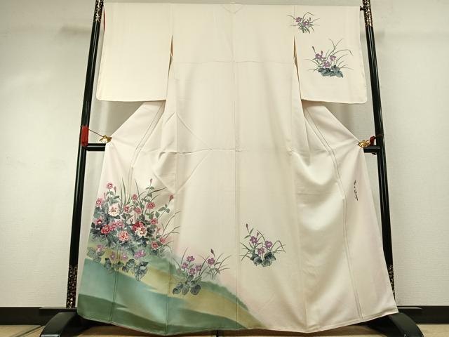 ■■■　サイズ　■■■ 身丈 162cm（肩から） 裄丈 66cm 袖丈 56cm　縫込み 3cm 袖幅 33.5cm 前幅 25cm 後幅 31cm 着物縫いこみ 内揚げ 4cm 裄 お袖側 約1cm　身頃側 約2cm ■■■　商品詳細　■■■ 【正絹・未使用】 状態は特に目立ったシミ汚れなどもなく大変良い状態です。 四十年間培った、他者を寄磨き上げた独特の感性。 その匠技を惜しみなく注ぎ込んで創造する作品は、 見る者に感動と衝撃を与えます。 清次郎が創造するものは、「売れる物」ではなく 「真に商品価値のあるもの」を提案し続けているのです。 きもの初心者から着こなし上手な方まで、百聞は一見にしかず。 貴方の着物の概念を、根底から覆してみせましょう。 大変上質な逸品になります。 お安く出品致しますので、是非この機会にいかがでしょうか？ ■■■　注意事項　■■■ ■モニター発色の具合により色合いが異なる場合がございます。 ■寸法は多少の誤差が生じる場合がございますのでご了承ください。 ■縫込みの長さが左右非対称の場合は短い部分を記載しております。 左右非対称であってもご返品・お値引き等の保証は出来かねますので、ご了承の上ご購入をお願い致します。 ■シミ等のチェックには注意を払っておりますが、見落としがある場合もございますし、個人の見解も様々ですので神経質な方のご購入はお控えください。 ■箪笥に入っておりました着物や帯なので畳みシワや匂いがあるものもございます。 ■お休みは基本的に土日祝となりますが、その他臨時でお休みする場合がございますのでご了承ください。 ■商品の発送は平日のみの発送となります。 ■夜間と土曜、日曜日はお問い合わせの回答が遅れる場合がございます。 ■当店では、お直し、紋入れ、お手入れ等は承っておりません。 ■生地の状態（ヤケ、経年劣化等）によってはサイズ直しが出来ない場合がございます。 その点もどうかご了承のうえ、ご購入をお願いいたします。 ■弊社で取り扱う商品は一点ものにつき、時期や在庫状況に応じて金額が変更となる場合がございます。 ■検針は行っておりません。予めご了承いただきますようお願いいたします。 ■【洗える着物】と記載のある商品におきましては、商品お届け後に洗濯を行ってしまってからのご返品にはご対応しかねます。 念の為、専門店でのお手入れをお願いいたします。 ■写真に写っている物が全てになります。それ以外の付属品はございませんのでご了承ください。 ■状態に関する写真につきましては、掲載可能な写真枚数に限りがあるため、各箇所につき1枚参考画像を掲載しております。 ■着物のサイズ目安は下記を参考ください↓ ＜女性着物＞　お端折り次第で＋5cm　－1cmが着用可能サイズ 　例）身丈170cmの場合、身長160cm～175cm ＜男性着物＞　身丈＋約25cm～27cm程が適応身長 　例）身丈155cmの場合、身長180～182cm