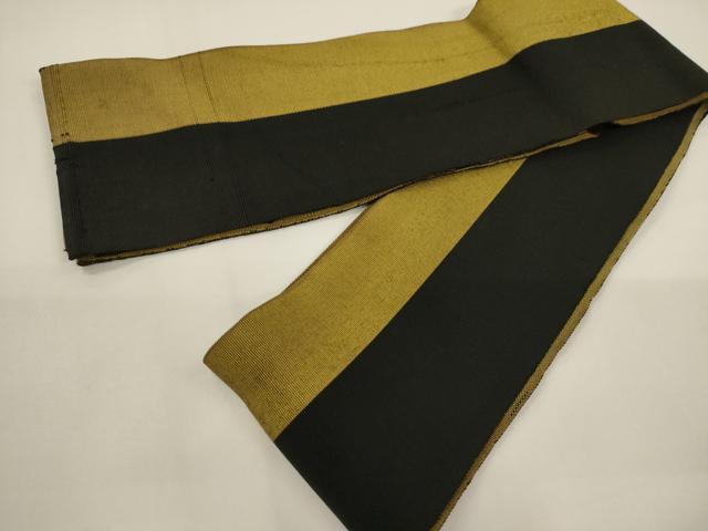 ■■■　サイズ　■■■ 長さ 272cm 幅 10.5cm程 ■■■　商品詳細　■■■ 【交織・未仕立て】 状態は接写画像のように表地裏地所々に汚れがございます。 ぜひお手入れをされてお召しになられてはいかがでしょうか。 お安く出品致しますので、是非この機会にいかがでしょうか？ ※こちらのお品は短い仕立てとなっております。 ■■■　注意事項　■■■ ■モニター発色の具合により色合いが異なる場合がございます。 ■寸法は多少の誤差が生じる場合がございますのでご了承ください。 ■縫込みの長さが左右非対称の場合は短い部分を記載しております。 左右非対称であってもご返品・お値引き等の保証は出来かねますので、ご了承の上ご購入をお願い致します。 ■シミ等のチェックには注意を払っておりますが、見落としがある場合もございますし、個人の見解も様々ですので神経質な方のご購入はお控えください。 ■箪笥に入っておりました着物や帯なので畳みシワや匂いがあるものもございます。 ■お休みは基本的に土日祝となりますが、その他臨時でお休みする場合がございますのでご了承ください。 ■商品の発送は平日のみの発送となります。 ■夜間と土曜、日曜日はお問い合わせの回答が遅れる場合がございます。 ■当店では、お直し、紋入れ、お手入れ等は承っておりません。 ■生地の状態（ヤケ、経年劣化等）によってはサイズ直しが出来ない場合がございます。 その点もどうかご了承のうえ、ご購入をお願いいたします。 ■弊社で取り扱う商品は一点ものにつき、時期や在庫状況に応じて金額が変更となる場合がございます。 ■検針は行っておりません。予めご了承いただきますようお願いいたします。 ■【洗える着物】と記載のある商品におきましては、商品お届け後に洗濯を行ってしまってからのご返品にはご対応しかねます。 念の為、専門店でのお手入れをお願いいたします。 ■写真に写っている物が全てになります。それ以外の付属品はございませんのでご了承ください。 ■状態に関する写真につきましては、掲載可能な写真枚数に限りがあるため、各箇所につき1枚参考画像を掲載しております。 ■着物のサイズ目安は下記を参考ください↓ ＜女性着物＞　お端折り次第で＋5cm　－1cmが着用可能サイズ 　例）身丈170cmの場合、身長160cm～175cm ＜男性着物＞　身丈＋約25cm～27cm程が適応身長 　例）身丈155cmの場合、身長180～182cm