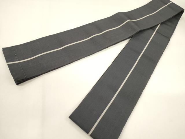 ■■■　サイズ　■■■ 長さ 392cm 幅 8.5cm程 ■■■　商品詳細　■■■ 【交織】 状態は接写画像のように表地裏地所々に汚れがございます。 ぜひお手入れをされてお召しになられてはいかがでしょうか。 お安く出品致しますので、是非この機会にいかがでしょうか？ ※両側未かがりですが着用には問題ありません。 ■■■　注意事項　■■■ ■モニター発色の具合により色合いが異なる場合がございます。 ■寸法は多少の誤差が生じる場合がございますのでご了承ください。 ■縫込みの長さが左右非対称の場合は短い部分を記載しております。 左右非対称であってもご返品・お値引き等の保証は出来かねますので、ご了承の上ご購入をお願い致します。 ■シミ等のチェックには注意を払っておりますが、見落としがある場合もございますし、個人の見解も様々ですので神経質な方のご購入はお控えください。 ■箪笥に入っておりました着物や帯なので畳みシワや匂いがあるものもございます。 ■お休みは基本的に土日祝となりますが、その他臨時でお休みする場合がございますのでご了承ください。 ■商品の発送は平日のみの発送となります。 ■夜間と土曜、日曜日はお問い合わせの回答が遅れる場合がございます。 ■当店では、お直し、紋入れ、お手入れ等は承っておりません。 ■生地の状態（ヤケ、経年劣化等）によってはサイズ直しが出来ない場合がございます。 その点もどうかご了承のうえ、ご購入をお願いいたします。 ■弊社で取り扱う商品は一点ものにつき、時期や在庫状況に応じて金額が変更となる場合がございます。 ■検針は行っておりません。予めご了承いただきますようお願いいたします。 ■【洗える着物】と記載のある商品におきましては、商品お届け後に洗濯を行ってしまってからのご返品にはご対応しかねます。 念の為、専門店でのお手入れをお願いいたします。 ■写真に写っている物が全てになります。それ以外の付属品はございませんのでご了承ください。 ■状態に関する写真につきましては、掲載可能な写真枚数に限りがあるため、各箇所につき1枚参考画像を掲載しております。 ■着物のサイズ目安は下記を参考ください↓ ＜女性着物＞　お端折り次第で＋5cm　－1cmが着用可能サイズ 　例）身丈170cmの場合、身長160cm～175cm ＜男性着物＞　身丈＋約25cm～27cm程が適応身長 　例）身丈155cmの場合、身長180～182cm