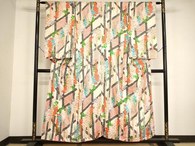 ■■■　サイズ　■■■ 【祝着】 身丈 155.5cm（肩から） 裄丈 61cm（肩上げ　0cm） 袖丈 67cm　縫込み 5cm 袖幅 31.5cm 前幅 23cm 後幅 29cm 着物縫いこみ 内揚げ 0cm （腰上げ　0cm） 裄 お袖側 約4cm　身頃側 約4cm ■■■　商品詳細　■■■ 着物【正絹】の状態は接写画像のように両袖・衿・上前に汚れがございますが その他特に目立ったシミ汚れなどもなく大変良い状態です。 大変上質な逸品になります。 お安く出品致しますので、是非この機会にいかがでしょうか？ ※若干たたみシワがございます。 ■■■　注意事項　■■■ ■モニター発色の具合により色合いが異なる場合がございます。 ■寸法は多少の誤差が生じる場合がございますのでご了承ください。 ■縫込みの長さが左右非対称の場合は短い部分を記載しております。 左右非対称であってもご返品・お値引き等の保証は出来かねますので、ご了承の上ご購入をお願い致します。 ■シミ等のチェックには注意を払っておりますが、見落としがある場合もございますし、個人の見解も様々ですので神経質な方のご購入はお控えください。 ■箪笥に入っておりました着物や帯なので畳みシワや匂いがあるものもございます。 ■お休みは基本的に土日祝となりますが、その他臨時でお休みする場合がございますのでご了承ください。 ■商品の発送は平日のみの発送となります。 ■夜間と土曜、日曜日はお問い合わせの回答が遅れる場合がございます。 ■当店では、お直し、紋入れ、お手入れ等は承っておりません。 ■生地の状態（ヤケ、経年劣化等）によってはサイズ直しが出来ない場合がございます。 その点もどうかご了承のうえ、ご購入をお願いいたします。 ■弊社で取り扱う商品は一点ものにつき、時期や在庫状況に応じて金額が変更となる場合がございます。 ■検針は行っておりません。予めご了承いただきますようお願いいたします。 ■【洗える着物】と記載のある商品におきましては、商品お届け後に洗濯を行ってしまってからのご返品にはご対応しかねます。 念の為、専門店でのお手入れをお願いいたします。 ■写真に写っている物が全てになります。それ以外の付属品はございませんのでご了承ください。 ■状態に関する写真につきましては、掲載可能な写真枚数に限りがあるため、各箇所につき1枚参考画像を掲載しております。 ■着物のサイズ目安は下記を参考ください↓ ＜女性着物＞　お端折り次第で＋5cm　－1cmが着用可能サイズ 　例）身丈170cmの場合、身長160cm～175cm ＜男性着物＞　身丈＋約25cm～27cm程が適応身長 　例）身丈155cmの場合、身長180～182cm