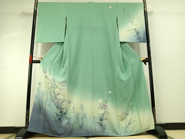 ■■■　サイズ　■■■ 身丈 164cm（肩から） 裄丈 68cm 袖丈 56cm　縫込み 2cm 袖幅 34.5cm 前幅 25cm 後幅 31cm 着物縫いこみ 内揚げ 9.5cm 裄 お袖側 約1.5cm　身頃側 約2cm ■■■　商品詳細　■■■ 【正絹】 状態は特に目立ったシミ汚れなどもなく大変良い状態です。 大変上質な逸品になります。 お安く出品致しますので、是非この機会にいかがでしょうか？ ■■■　注意事項　■■■ ■モニター発色の具合により色合いが異なる場合がございます。 ■寸法は多少の誤差が生じる場合がございますのでご了承ください。 ■縫込みの長さが左右非対称の場合は短い部分を記載しております。 左右非対称であってもご返品・お値引き等の保証は出来かねますので、ご了承の上ご購入をお願い致します。 ■シミ等のチェックには注意を払っておりますが、見落としがある場合もございますし、個人の見解も様々ですので神経質な方のご購入はお控えください。 ■箪笥に入っておりました着物や帯なので畳みシワや匂いがあるものもございます。 ■お休みは基本的に土日祝となりますが、その他臨時でお休みする場合がございますのでご了承ください。 ■商品の発送は平日のみの発送となります。 ■夜間と土曜、日曜日はお問い合わせの回答が遅れる場合がございます。 ■当店では、お直し、紋入れ、お手入れ等は承っておりません。 ■生地の状態（ヤケ、経年劣化等）によってはサイズ直しが出来ない場合がございます。 その点もどうかご了承のうえ、ご購入をお願いいたします。 ■弊社で取り扱う商品は一点ものにつき、時期や在庫状況に応じて金額が変更となる場合がございます。 ■検針は行っておりません。予めご了承いただきますようお願いいたします。 ■【洗える着物】と記載のある商品におきましては、商品お届け後に洗濯を行ってしまってからのご返品にはご対応しかねます。 念の為、専門店でのお手入れをお願いいたします。 ■写真に写っている物が全てになります。それ以外の付属品はございませんのでご了承ください。 ■状態に関する写真につきましては、掲載可能な写真枚数に限りがあるため、各箇所につき1枚参考画像を掲載しております。 ■着物のサイズ目安は下記を参考ください↓ ＜女性着物＞　お端折り次第で＋5cm　－1cmが着用可能サイズ 　例）身丈170cmの場合、身長160cm～175cm ＜男性着物＞　身丈＋約25cm～27cm程が適応身長 　例）身丈155cmの場合、身長180～182cm
