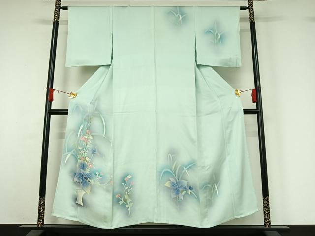■■■　サイズ　■■■ 身丈 150cm（肩から） 裄丈 63cm 袖丈 46cm　縫込み 7cm 袖幅 32cm 前幅 23cm 後幅 29cm 着物縫いこみ 内揚げ 7cm 裄 お袖側 約2cm　身頃側 約2cm ■■■　商品詳細　■■■ 【正絹】 状態は接写画像のように衿山・衿裏・後身頃・両袖前後に薄い汚れがございますが その他特に目立ったシミ汚れなどもなく大変良い状態です。 大変上質な逸品になります。 お安く出品致しますので、是非この機会にいかがでしょうか？ ■■■　注意事項　■■■ ■モニター発色の具合により色合いが異なる場合がございます。 ■寸法は多少の誤差が生じる場合がございますのでご了承ください。 ■縫込みの長さが左右非対称の場合は短い部分を記載しております。 左右非対称であってもご返品・お値引き等の保証は出来かねますので、ご了承の上ご購入をお願い致します。 ■シミ等のチェックには注意を払っておりますが、見落としがある場合もございますし、個人の見解も様々ですので神経質な方のご購入はお控えください。 ■箪笥に入っておりました着物や帯なので畳みシワや匂いがあるものもございます。 ■お休みは基本的に土日祝となりますが、その他臨時でお休みする場合がございますのでご了承ください。 ■商品の発送は平日のみの発送となります。 ■夜間と土曜、日曜日はお問い合わせの回答が遅れる場合がございます。 ■当店では、お直し、紋入れ、お手入れ等は承っておりません。 ■生地の状態（ヤケ、経年劣化等）によってはサイズ直しが出来ない場合がございます。 その点もどうかご了承のうえ、ご購入をお願いいたします。 ■弊社で取り扱う商品は一点ものにつき、時期や在庫状況に応じて金額が変更となる場合がございます。 ■検針は行っておりません。予めご了承いただきますようお願いいたします。 ■【洗える着物】と記載のある商品におきましては、商品お届け後に洗濯を行ってしまってからのご返品にはご対応しかねます。 念の為、専門店でのお手入れをお願いいたします。 ■写真に写っている物が全てになります。それ以外の付属品はございませんのでご了承ください。 ■状態に関する写真につきましては、掲載可能な写真枚数に限りがあるため、各箇所につき1枚参考画像を掲載しております。 ■着物のサイズ目安は下記を参考ください↓ ＜女性着物＞　お端折り次第で＋5cm　－1cmが着用可能サイズ 　例）身丈170cmの場合、身長160cm～175cm ＜男性着物＞　身丈＋約25cm～27cm程が適応身長 　例）身丈155cmの場合、身長180～182cm