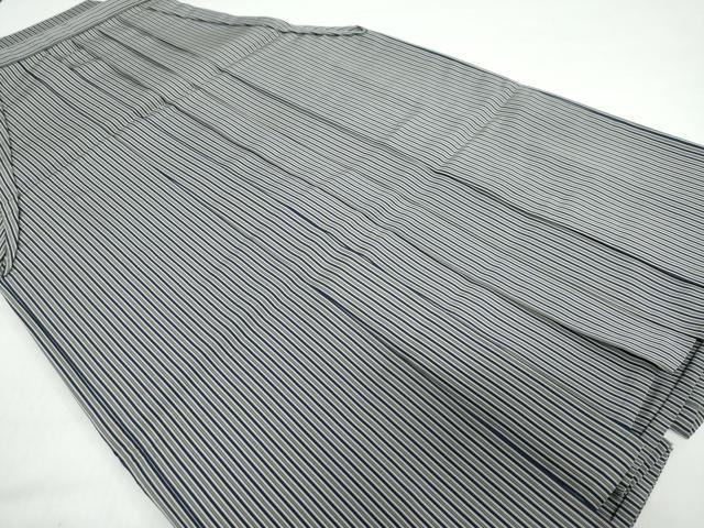 ■■■　サイズ　■■■ 紐下丈　約87cm ■■■　商品詳細　■■■ 【正絹】 状態は特に目立ったシミ汚れなどもなく大変良い状態です。 大変上質な逸品になります。 お安く出品致しますので、是非この機会にいかがでしょうか？ ■■■　注意事項　■■■ ■モニター発色の具合により色合いが異なる場合がございます。 ■寸法は多少の誤差が生じる場合がございますのでご了承ください。 ■縫込みの長さが左右非対称の場合は短い部分を記載しております。 左右非対称であってもご返品・お値引き等の保証は出来かねますので、ご了承の上ご購入をお願い致します。 ■シミ等のチェックには注意を払っておりますが、見落としがある場合もございますし、個人の見解も様々ですので神経質な方のご購入はお控えください。 ■箪笥に入っておりました着物や帯なので畳みシワや匂いがあるものもございます。 ■お休みは基本的に土日祝となりますが、その他臨時でお休みする場合がございますのでご了承ください。 ■商品の発送は平日のみの発送となります。 ■夜間と土曜、日曜日はお問い合わせの回答が遅れる場合がございます。 ■当店では、お直し、紋入れ、お手入れ等は承っておりません。 ■生地の状態（ヤケ、経年劣化等）によってはサイズ直しが出来ない場合がございます。 その点もどうかご了承のうえ、ご購入をお願いいたします。 ■弊社で取り扱う商品は一点ものにつき、時期や在庫状況に応じて金額が変更となる場合がございます。 ■検針は行っておりません。予めご了承いただきますようお願いいたします。 ■【洗える着物】と記載のある商品におきましては、商品お届け後に洗濯を行ってしまってからのご返品にはご対応しかねます。 念の為、専門店でのお手入れをお願いいたします。 ■写真に写っている物が全てになります。それ以外の付属品はございませんのでご了承ください。 ■状態に関する写真につきましては、掲載可能な写真枚数に限りがあるため、各箇所につき1枚参考画像を掲載しております。 ■着物のサイズ目安は下記を参考ください↓ ＜女性着物＞　お端折り次第で＋5cm　－1cmが着用可能サイズ 　例）身丈170cmの場合、身長160cm～175cm ＜男性着物＞　身丈＋約25cm～27cm程が適応身長 　例）身丈155cmの場合、身長180～182cm
