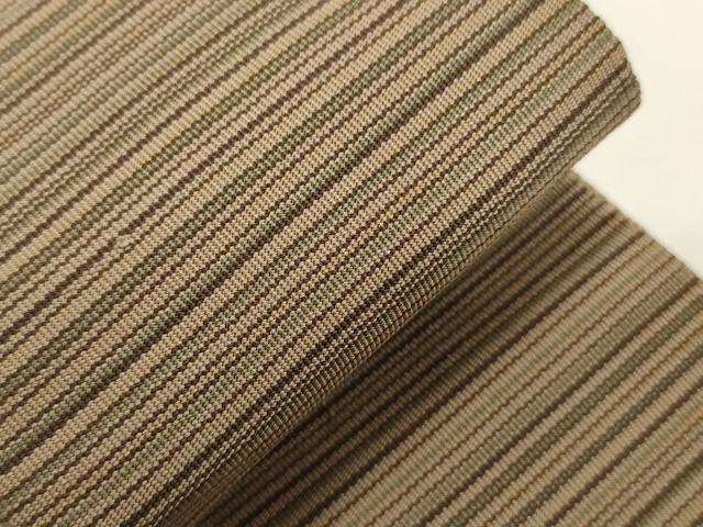 ■■■　サイズ　■■■ 長さ 420cm 幅 8.5cm程 ■■■　商品詳細　■■■ 【正絹】 状態は接写画像のように表地裏地所々に汚れがございます。 爪で糸を1本1本掻きよせて織る爪つづれは 「日に寸、五日に寸、十日に寸」と伝えられるほどの 月日と高度な技術が必要であり複雑な文様になると 1日にわずか1cmしか織り進めないものもあります。 そのため極めて生産数も少なく希少価値の高い織物となっています。 元来生産数の少ないうえに職人さんの高齢化と後継者不足にともない 高度な技術をもった織師は年々減少している爪織本綴れ。 大変上質な逸品になりますのでぜひお手入れをされてお召しになられてはいかがでしょうか。 お安く出品致しますので、是非この機会にいかがでしょうか？ ■■■　注意事項　■■■ ■モニター発色の具合により色合いが異なる場合がございます。 ■寸法は多少の誤差が生じる場合がございますのでご了承ください。 ■縫込みの長さが左右非対称の場合は短い部分を記載しております。 左右非対称であってもご返品・お値引き等の保証は出来かねますので、ご了承の上ご購入をお願い致します。 ■シミ等のチェックには注意を払っておりますが、見落としがある場合もございますし、個人の見解も様々ですので神経質な方のご購入はお控えください。 ■箪笥に入っておりました着物や帯なので畳みシワや匂いがあるものもございます。 ■お休みは基本的に土日祝となりますが、その他臨時でお休みする場合がございますのでご了承ください。 ■商品の発送は平日のみの発送となります。 ■夜間と土曜、日曜日はお問い合わせの回答が遅れる場合がございます。 ■当店では、お直し、紋入れ、お手入れ等は承っておりません。 ■生地の状態（ヤケ、経年劣化等）によってはサイズ直しが出来ない場合がございます。 その点もどうかご了承のうえ、ご購入をお願いいたします。 ■弊社で取り扱う商品は一点ものにつき、時期や在庫状況に応じて金額が変更となる場合がございます。 ■検針は行っておりません。予めご了承いただきますようお願いいたします。 ■【洗える着物】と記載のある商品におきましては、商品お届け後に洗濯を行ってしまってからのご返品にはご対応しかねます。 念の為、専門店でのお手入れをお願いいたします。 ■写真に写っている物が全てになります。それ以外の付属品はございませんのでご了承ください。 ■状態に関する写真につきましては、掲載可能な写真枚数に限りがあるため、各箇所につき1枚参考画像を掲載しております。 ■着物のサイズ目安は下記を参考ください↓ ＜女性着物＞　お端折り次第で＋5cm　－1cmが着用可能サイズ 　例）身丈170cmの場合、身長160cm～175cm ＜男性着物＞　身丈＋約25cm～27cm程が適応身長 　例）身丈155cmの場合、身長180～182cm