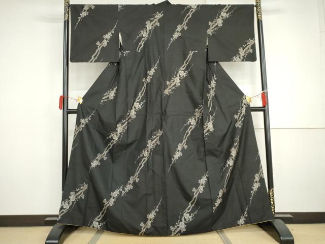平和屋の平和屋着物●本場大島紬　カタス9マルキ　地空き　枝梅文　黒地　正絹　逸品　AABJ0934cs｜アングル2