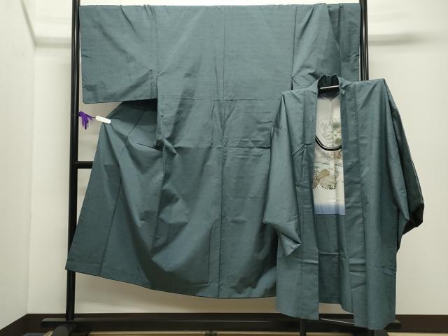 ■■■　サイズ　■■■ 【着物】 身丈 142.5cm（肩から） 裄丈 72.5cm 袖丈 49cm　縫込み 5cm 袖幅 37.5cm 前幅 26.5cm 後幅 31.5cm 着物縫いこみ 内揚げ 3cm 裄 お袖側 約1.5cm　身頃側 約2cm 【羽織】 身丈 93cm（肩から） 裄丈 74cm 袖丈 50cm　縫込み 6cm 袖幅 38.5cm 前幅 21.5cm 後幅 32cm 裄 お袖側 約0cm　身頃側 約2cm ■■■　商品詳細　■■■ 【正絹】 着物の状態は接写画像のように衿に薄い汚れがございますが その他特に目立ったシミ汚れなどもなく大変良い状態です。 羽織の状態は特に目立ったシミ汚れなどもなく大変良い状態です。 大変上質な逸品になります。 お安く出品致しますので、是非この機会にいかがでしょうか？ ■■■　注意事項　■■■ ■モニター発色の具合により色合いが異なる場合がございます。 ■寸法は多少の誤差が生じる場合がございますのでご了承ください。 ■縫込みの長さが左右非対称の場合は短い部分を記載しております。 左右非対称であってもご返品・お値引き等の保証は出来かねますので、ご了承の上ご購入をお願い致します。 ■シミ等のチェックには注意を払っておりますが、見落としがある場合もございますし、個人の見解も様々ですので神経質な方のご購入はお控えください。 ■箪笥に入っておりました着物や帯なので畳みシワや匂いがあるものもございます。 ■お休みは基本的に土日祝となりますが、その他臨時でお休みする場合がございますのでご了承ください。 ■商品の発送は平日のみの発送となります。 ■夜間と土曜、日曜日はお問い合わせの回答が遅れる場合がございます。 ■当店では、お直し、紋入れ、お手入れ等は承っておりません。 ■生地の状態（ヤケ、経年劣化等）によってはサイズ直しが出来ない場合がございます。 その点もどうかご了承のうえ、ご購入をお願いいたします。 ■弊社で取り扱う商品は一点ものにつき、時期や在庫状況に応じて金額が変更となる場合がございます。 ■検針は行っておりません。予めご了承いただきますようお願いいたします。 ■【洗える着物】と記載のある商品におきましては、商品お届け後に洗濯を行ってしまってからのご返品にはご対応しかねます。 念の為、専門店でのお手入れをお願いいたします。 ■写真に写っている物が全てになります。それ以外の付属品はございませんのでご了承ください。 ■状態に関する写真につきましては、掲載可能な写真枚数に限りがあるため、各箇所につき1枚参考画像を掲載しております。 ■着物のサイズ目安は下記を参考ください↓ ＜女性着物＞　お端折り次第で＋5cm　－1cmが着用可能サイズ 　例）身丈170cmの場合、身長160cm～175cm ＜男性着物＞　身丈＋約25cm～27cm程が適応身長 　例）身丈155cmの場合、身長180～182cm