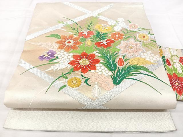 ■■■　サイズ　■■■ 長さ 356.5cm 幅 30.5cm程 ■■■　商品詳細　■■■ 【正絹】 詳細に関しましては、画像をご確認ください。 大変上質な逸品になります。 お安く出品致しますので、是非この機会にいかがでしょうか？ ■■■　注意事項　■■■ ■モニター発色の具合により色合いが異なる場合がございます。 ■寸法は多少の誤差が生じる場合がございますのでご了承ください。 ■縫込みの長さが左右非対称の場合は短い部分を記載しております。 左右非対称であってもご返品・お値引き等の保証は出来かねますので、ご了承の上ご購入をお願い致します。 ■シミ等のチェックには注意を払っておりますが、見落としがある場合もございますし、個人の見解も様々ですので神経質な方のご購入はお控えください。 ■箪笥に入っておりました着物や帯なので畳みシワや匂いがあるものもございます。 ■お休みは基本的に土日祝となりますが、その他臨時でお休みする場合がございますのでご了承ください。 ■商品の発送は平日のみの発送となります。 ■夜間と土曜、日曜日はお問い合わせの回答が遅れる場合がございます。 ■当店では、お直し、紋入れ、お手入れ等は承っておりません。 ■生地の状態（ヤケ、経年劣化等）によってはサイズ直しが出来ない場合がございます。 その点もどうかご了承のうえ、ご購入をお願いいたします。 ■弊社で取り扱う商品は一点ものにつき、時期や在庫状況に応じて金額が変更となる場合がございます。 ■検針は行っておりません。予めご了承いただきますようお願いいたします。 ■【洗える着物】と記載のある商品におきましては、商品お届け後に洗濯を行ってしまってからのご返品にはご対応しかねます。 念の為、専門店でのお手入れをお願いいたします。 ■写真に写っている物が全てになります。それ以外の付属品はございませんのでご了承ください。 ■状態に関する写真につきましては、掲載可能な写真枚数に限りがあるため、各箇所につき1枚参考画像を掲載しております。 ■着物のサイズ目安は下記を参考ください↓ ＜女性着物＞　お端折り次第で＋5cm　－1cmが着用可能サイズ 　例）身丈170cmの場合、身長160cm～175cm ＜男性着物＞　身丈＋約25cm～27cm程が適応身長 　例）身丈155cmの場合、身長180～182cm