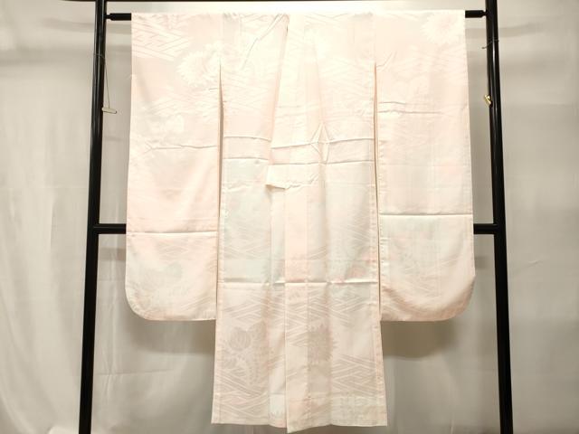 ■■■　サイズ　■■■ 身丈 140cm（肩から） 裄丈 63cm 袖丈 108cm　縫込み 1cm 袖幅 32cm 前幅 26.5cm 後幅 30cm 着物縫いこみ 内揚げ 0cm 裄 お袖側 約2cm　身頃側 約1cm ■■■　商品詳細　■■■ 【化繊】 詳細に関しましては、画像を添付しておりますのでそちらをご確認ください。 お安く出品致しますので、是非この機会にいかがでしょうか？※ご自身で洗濯された場合の保証はできかねます。 専門店にご相談ください。 ■■■　注意事項　■■■ ■モニター発色の具合により色合いが異なる場合がございます。 ■寸法は多少の誤差が生じる場合がございますのでご了承ください。 ■縫込みの長さが左右非対称の場合は短い部分を記載しております。 左右非対称であってもご返品・お値引き等の保証は出来かねますので、ご了承の上ご購入をお願い致します。 ■シミ等のチェックには注意を払っておりますが、見落としがある場合もございますし、個人の見解も様々ですので神経質な方のご購入はお控えください。 ■箪笥に入っておりました着物や帯なので畳みシワや匂いがあるものもございます。 ■お休みは基本的に土日祝となりますが、その他臨時でお休みする場合がございますのでご了承ください。 ■商品の発送は平日のみの発送となります。 ■夜間と土曜、日曜日はお問い合わせの回答が遅れる場合がございます。 ■当店では、お直し、紋入れ、お手入れ等は承っておりません。 ■生地の状態（ヤケ、経年劣化等）によってはサイズ直しが出来ない場合がございます。 その点もどうかご了承のうえ、ご購入をお願いいたします。 ■弊社で取り扱う商品は一点ものにつき、時期や在庫状況に応じて金額が変更となる場合がございます。 ■検針は行っておりません。予めご了承いただきますようお願いいたします。 ■【洗える着物】と記載のある商品におきましては、商品お届け後に洗濯を行ってしまってからのご返品にはご対応しかねます。 念の為、専門店でのお手入れをお願いいたします。 ■写真に写っている物が全てになります。それ以外の付属品はございませんのでご了承ください。 ■状態に関する写真につきましては、掲載可能な写真枚数に限りがあるため、各箇所につき1枚参考画像を掲載しております。 ■着物のサイズ目安は下記を参考ください↓ ＜女性着物＞　お端折り次第で＋5cm　－1cmが着用可能サイズ 　例）身丈170cmの場合、身長160cm～175cm ＜男性着物＞　身丈＋約25cm～27cm程が適応身長 　例）身丈155cmの場合、身長180～182cm