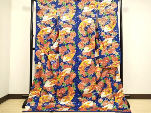 ■■■　サイズ　■■■ 身丈 179cm（肩から） 裄丈 64.5cm 袖丈 107cm 縫込み 2cm 袖幅 32.5cm 前幅 24cm 後幅 30cm 着物縫いこみ 内揚げ 0cm 裄 お袖側 約0cm　身頃側 約1cm ■■■　商品詳細　■■■ 【正絹】 状態は特に目立ったシミ汚れなどもなく大変良い状態です。 大変上質な逸品になります。 お安く出品致しますので、是非この機会にいかがでしょうか？ ■■■　注意事項　■■■ ■モニター発色の具合により色合いが異なる場合がございます。 ■寸法は多少の誤差が生じる場合がございますのでご了承ください。 ■縫込みの長さが左右非対称の場合は短い部分を記載しております。 左右非対称であってもご返品・お値引き等の保証は出来かねますので、ご了承の上ご購入をお願い致します。 ■シミ等のチェックには注意を払っておりますが、見落としがある場合もございますし、個人の見解も様々ですので神経質な方のご購入はお控えください。 ■箪笥に入っておりました着物や帯なので畳みシワや匂いがあるものもございます。 ■お休みは基本的に土日祝となりますが、その他臨時でお休みする場合がございますのでご了承ください。 ■商品の発送は平日のみの発送となります。 ■夜間と土曜、日曜日はお問い合わせの回答が遅れる場合がございます。 ■当店では、お直し、紋入れ、お手入れ等は承っておりません。 ■生地の状態（ヤケ、経年劣化等）によってはサイズ直しが出来ない場合がございます。 その点もどうかご了承のうえ、ご購入をお願いいたします。 ■弊社で取り扱う商品は一点ものにつき、時期や在庫状況に応じて金額が変更となる場合がございます。 ■検針は行っておりません。予めご了承いただきますようお願いいたします。 ■【洗える着物】と記載のある商品におきましては、商品お届け後に洗濯を行ってしまってからのご返品にはご対応しかねます。 念の為、専門店でのお手入れをお願いいたします。 ■写真に写っている物が全てになります。それ以外の付属品はございませんのでご了承ください。 ■状態に関する写真につきましては、掲載可能な写真枚数に限りがあるため、各箇所につき1枚参考画像を掲載しております。 ■着物のサイズ目安は下記を参考ください↓ ＜女性着物＞　お端折り次第で＋5cm　－1cmが着用可能サイズ 　例）身丈170cmの場合、身長160cm～175cm ＜男性着物＞　身丈＋約25cm～27cm程が適応身長 　例）身丈155cmの場合、身長180～182cm