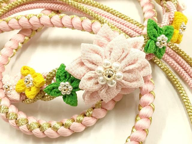 ■■■　サイズ　■■■ 長さ　約165.5cm（房を除く） ■■■　商品詳細　■■■ 【正絹・未使用】 状態は特に目立ったシミ汚れなどもなく大変良い状態です。 大変上質な逸品になります。 お安く出品致しますので、是非この機会にいかがでしょうか？ ■■■　注意事項　■■■ ■モニター発色の具合により色合いが異なる場合がございます。 ■寸法は多少の誤差が生じる場合がございますのでご了承ください。 ■縫込みの長さが左右非対称の場合は短い部分を記載しております。 左右非対称であってもご返品・お値引き等の保証は出来かねますので、ご了承の上ご購入をお願い致します。 ■シミ等のチェックには注意を払っておりますが、見落としがある場合もございますし、個人の見解も様々ですので神経質な方のご購入はお控えください。 ■箪笥に入っておりました着物や帯なので畳みシワや匂いがあるものもございます。 ■お休みは基本的に土日祝となりますが、その他臨時でお休みする場合がございますのでご了承ください。 ■商品の発送は平日のみの発送となります。 ■夜間と土曜、日曜日はお問い合わせの回答が遅れる場合がございます。 ■当店では、お直し、紋入れ、お手入れ等は承っておりません。 ■生地の状態（ヤケ、経年劣化等）によってはサイズ直しが出来ない場合がございます。 その点もどうかご了承のうえ、ご購入をお願いいたします。 ■弊社で取り扱う商品は一点ものにつき、時期や在庫状況に応じて金額が変更となる場合がございます。 ■検針は行っておりません。予めご了承いただきますようお願いいたします。 ■【洗える着物】と記載のある商品におきましては、商品お届け後に洗濯を行ってしまってからのご返品にはご対応しかねます。 念の為、専門店でのお手入れをお願いいたします。 ■着物のサイズ目安は下記を参考ください↓ ＜女性着物＞　お端折り次第で＋5cm　−1cmが着用可能サイズ 　例）身丈170cmの場合、身長160cm〜175cm ＜男性着物＞　身丈＋約25cm〜27cm程が適応身長 　例）身丈155cmの場合、身長180〜182cm