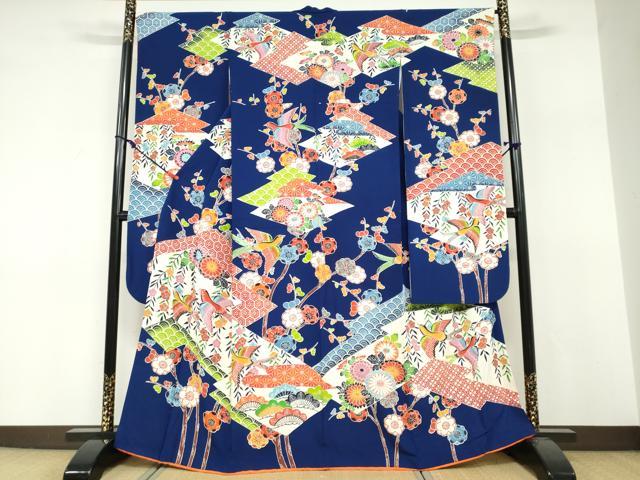 ■■■　サイズ　■■■ 身丈 162.5cm（肩から） 裄丈 66cm 袖丈 110cm　縫込み 4cm 袖幅 34cm 前幅 24.5cm 後幅 30.5cm 着物縫いこみ 内揚げ 2cm 裄 お袖側 約2cm　身頃側 約1cm ■■■　商品詳細　■■■ 【正絹】 状態は接写画像のように袖口・衿山に薄い汚れがございますが その他特に目立ったシミ汚れなどもなく大変良い状態です。 大変上質な逸品になります。 お安く出品致しますので、是非この機会にいかがでしょうか？ ■■■　注意事項　■■■ ■モニター発色の具合により色合いが異なる場合がございます。 ■寸法は多少の誤差が生じる場合がございますのでご了承ください。 ■縫込みの長さが左右非対称の場合は短い部分を記載しております。 左右非対称であってもご返品・お値引き等の保証は出来かねますので、ご了承の上ご購入をお願い致します。 ■シミ等のチェックには注意を払っておりますが、見落としがある場合もございますし、個人の見解も様々ですので神経質な方のご購入はお控えください。 ■箪笥に入っておりました着物や帯なので畳みシワや匂いがあるものもございます。 ■お休みは基本的に土日祝となりますが、その他臨時でお休みする場合がございますのでご了承ください。 ■商品の発送は平日のみの発送となります。 ■夜間と土曜、日曜日はお問い合わせの回答が遅れる場合がございます。 ■当店では、お直し、紋入れ、お手入れ等は承っておりません。 ■生地の状態（ヤケ、経年劣化等）によってはサイズ直しが出来ない場合がございます。 その点もどうかご了承のうえ、ご購入をお願いいたします。 ■弊社で取り扱う商品は一点ものにつき、時期や在庫状況に応じて金額が変更となる場合がございます。 ■検針は行っておりません。予めご了承いただきますようお願いいたします。 ■【洗える着物】と記載のある商品におきましては、商品お届け後に洗濯を行ってしまってからのご返品にはご対応しかねます。 念の為、専門店でのお手入れをお願いいたします。 ■写真に写っている物が全てになります。それ以外の付属品はございませんのでご了承ください。 ■状態に関する写真につきましては、掲載可能な写真枚数に限りがあるため、各箇所につき1枚参考画像を掲載しております。 ■着物のサイズ目安は下記を参考ください↓ ＜女性着物＞　お端折り次第で＋5cm　－1cmが着用可能サイズ 　例）身丈170cmの場合、身長160cm～175cm ＜男性着物＞　身丈＋約25cm～27cm程が適応身長 　例）身丈155cmの場合、身長180～182cm