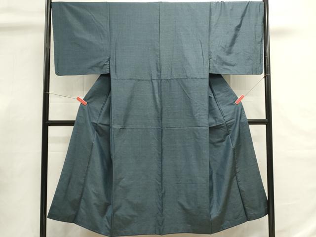 ■■■　サイズ　■■■ 身丈 147.5cm（肩から） 裄丈 69cm 袖丈 49cm　縫込み 0cm 袖幅 35cm 前幅 26cm 後幅 32cm 着物縫いこみ 内揚げ 7cm 裄 お袖側 約3cm　身頃側 約1cm ■■■　商品詳細　■■■ 【正絹】 状態は画像を添付しておりますので、そちらをご確認下さいますよう宜しくお願い致します。 大変上質な逸品になります。 お安く出品致しますので、是非この機会にいかがでしょうか？ ■■■　注意事項　■■■ ■モニター発色の具合により色合いが異なる場合がございます。 ■寸法は多少の誤差が生じる場合がございますのでご了承ください。 ■縫込みの長さが左右非対称の場合は短い部分を記載しております。 左右非対称であってもご返品・お値引き等の保証は出来かねますので、ご了承の上ご購入をお願い致します。 ■シミ等のチェックには注意を払っておりますが、見落としがある場合もございますし、個人の見解も様々ですので神経質な方のご購入はお控えください。 ■箪笥に入っておりました着物や帯なので畳みシワや匂いがあるものもございます。 ■お休みは基本的に土日祝となりますが、その他臨時でお休みする場合がございますのでご了承ください。 ■商品の発送は平日のみの発送となります。 ■夜間と土曜、日曜日はお問い合わせの回答が遅れる場合がございます。 ■当店では、お直し、紋入れ、お手入れ等は承っておりません。 ■生地の状態（ヤケ、経年劣化等）によってはサイズ直しが出来ない場合がございます。 その点もどうかご了承のうえ、ご購入をお願いいたします。 ■弊社で取り扱う商品は一点ものにつき、時期や在庫状況に応じて金額が変更となる場合がございます。 ■検針は行っておりません。予めご了承いただきますようお願いいたします。 ■【洗える着物】と記載のある商品におきましては、商品お届け後に洗濯を行ってしまってからのご返品にはご対応しかねます。 念の為、専門店でのお手入れをお願いいたします。 ■写真に写っている物が全てになります。それ以外の付属品はございませんのでご了承ください。 ■状態に関する写真につきましては、掲載可能な写真枚数に限りがあるため、各箇所につき1枚参考画像を掲載しております。 ■着物のサイズ目安は下記を参考ください↓ ＜女性着物＞　お端折り次第で＋5cm　－1cmが着用可能サイズ 　例）身丈170cmの場合、身長160cm～175cm ＜男性着物＞　身丈＋約25cm～27cm程が適応身長 　例）身丈155cmの場合、身長180～182cm