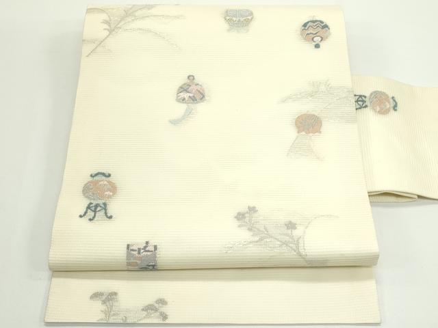 ■■■　サイズ　■■■ 長さ 361cm 幅 30cm程 ■■■　商品詳細　■■■ 【正絹】 状態は締めてはおりますが 特に目立ったシミ汚れなどもなく大変良い状態です。 大変上質な逸品になります。 お安く出品致しますので、是非この機会にいかがでしょうか？ ■■■　注意事項　■■■ ■モニター発色の具合により色合いが異なる場合がございます。 ■寸法は多少の誤差が生じる場合がございますのでご了承ください。 ■縫込みの長さが左右非対称の場合は短い部分を記載しております。 左右非対称であってもご返品・お値引き等の保証は出来かねますので、ご了承の上ご購入をお願い致します。 ■シミ等のチェックには注意を払っておりますが、見落としがある場合もございますし、個人の見解も様々ですので神経質な方のご購入はお控えください。 ■箪笥に入っておりました着物や帯なので畳みシワや匂いがあるものもございます。 ■お休みは基本的に土日祝となりますが、その他臨時でお休みする場合がございますのでご了承ください。 ■商品の発送は平日のみの発送となります。 ■夜間と土曜、日曜日はお問い合わせの回答が遅れる場合がございます。 ■当店では、お直し、紋入れ、お手入れ等は承っておりません。 ■生地の状態（ヤケ、経年劣化等）によってはサイズ直しが出来ない場合がございます。 その点もどうかご了承のうえ、ご購入をお願いいたします。 ■弊社で取り扱う商品は一点ものにつき、時期や在庫状況に応じて金額が変更となる場合がございます。 ■検針は行っておりません。予めご了承いただきますようお願いいたします。 ■【洗える着物】と記載のある商品におきましては、商品お届け後に洗濯を行ってしまってからのご返品にはご対応しかねます。 念の為、専門店でのお手入れをお願いいたします。 ■写真に写っている物が全てになります。それ以外の付属品はございませんのでご了承ください。 ■状態に関する写真につきましては、掲載可能な写真枚数に限りがあるため、各箇所につき1枚参考画像を掲載しております。 ■着物のサイズ目安は下記を参考ください↓ ＜女性着物＞　お端折り次第で＋5cm　－1cmが着用可能サイズ 　例）身丈170cmの場合、身長160cm～175cm ＜男性着物＞　身丈＋約25cm～27cm程が適応身長 　例）身丈155cmの場合、身長180～182cm