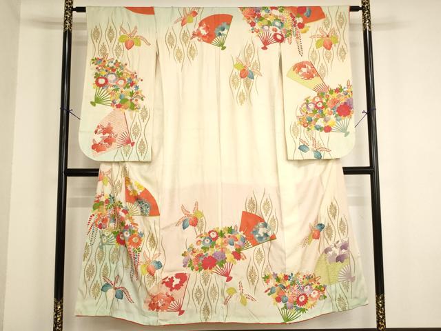 ■■■　サイズ　■■■ 【祝着】 身丈 147.5cm（肩から） 裄丈 61.5cm（肩上げ　0cm） 袖丈 75cm　縫込み 6.5cm 袖幅 32cm 前幅 21cm 後幅 28cm 着物縫いこみ 内揚げ 0cm （腰上げ　0cm） 裄 お袖側 約2cm　身頃側 約4.5cm ■■■　商品詳細　■■■ 着物【正絹・比翼仕立て】の状態は接写画像のように表地・衿山に汚れがございます。 大変上質な逸品になりますので、 ぜひお手入れをされてお召しになられてはいかがでしょうか。 お安く出品致しますので、是非この機会にいかがでしょうか？ ■■■　注意事項　■■■ ■モニター発色の具合により色合いが異なる場合がございます。 ■寸法は多少の誤差が生じる場合がございますのでご了承ください。 ■縫込みの長さが左右非対称の場合は短い部分を記載しております。 左右非対称であってもご返品・お値引き等の保証は出来かねますので、ご了承の上ご購入をお願い致します。 ■シミ等のチェックには注意を払っておりますが、見落としがある場合もございますし、個人の見解も様々ですので神経質な方のご購入はお控えください。 ■箪笥に入っておりました着物や帯なので畳みシワや匂いがあるものもございます。 ■お休みは基本的に土日祝となりますが、その他臨時でお休みする場合がございますのでご了承ください。 ■商品の発送は平日のみの発送となります。 ■夜間と土曜、日曜日はお問い合わせの回答が遅れる場合がございます。 ■当店では、お直し、紋入れ、お手入れ等は承っておりません。 ■生地の状態（ヤケ、経年劣化等）によってはサイズ直しが出来ない場合がございます。 その点もどうかご了承のうえ、ご購入をお願いいたします。 ■弊社で取り扱う商品は一点ものにつき、時期や在庫状況に応じて金額が変更となる場合がございます。 ■検針は行っておりません。予めご了承いただきますようお願いいたします。 ■【洗える着物】と記載のある商品におきましては、商品お届け後に洗濯を行ってしまってからのご返品にはご対応しかねます。 念の為、専門店でのお手入れをお願いいたします。 ■写真に写っている物が全てになります。それ以外の付属品はございませんのでご了承ください。 ■状態に関する写真につきましては、掲載可能な写真枚数に限りがあるため、各箇所につき1枚参考画像を掲載しております。 ■着物のサイズ目安は下記を参考ください↓ ＜女性着物＞　お端折り次第で＋5cm　－1cmが着用可能サイズ 　例）身丈170cmの場合、身長160cm～175cm ＜男性着物＞　身丈＋約25cm～27cm程が適応身長 　例）身丈155cmの場合、身長180～182cm