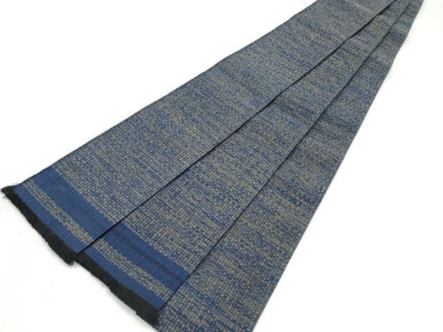 ■■■　サイズ　■■■ 長さ 416cm 幅 9cm程 ■■■　商品詳細　■■■ 【正絹】 状態は接写画像のように胴回りに薄い汚れがございますが その他特に目立ったシミ汚れなどもなく大変良い状態です。 本場筑前博多織は、福岡県福岡市博多区やその周辺で生産される絹織物です。 仏具のひとつである独鈷、華皿を基にした幾何学模様が織られています。 江戸時代に筑前藩主だった黒田長政が幕府への献上品にしたことから、博多献上、献上博多とも呼ばれます。 経糸が緯糸を包み込んで、表面には経糸だけ出て、横畝が際立って見える経畝織りという織りになっています。 30～60本の細い経糸を使うため、こしやはりがあり、地合が硬く、光沢感があります。 きちんと締まり、くずれにくい、締めやすい帯といわれています。 大変上質な逸品になります。 お安く出品致しますので、是非この機会にいかがでしょうか？ ※両側未かがりですが着用には問題ありません。 ■■■　注意事項　■■■ ■モニター発色の具合により色合いが異なる場合がございます。 ■寸法は多少の誤差が生じる場合がございますのでご了承ください。 ■縫込みの長さが左右非対称の場合は短い部分を記載しております。 左右非対称であってもご返品・お値引き等の保証は出来かねますので、ご了承の上ご購入をお願い致します。 ■シミ等のチェックには注意を払っておりますが、見落としがある場合もございますし、個人の見解も様々ですので神経質な方のご購入はお控えください。 ■箪笥に入っておりました着物や帯なので畳みシワや匂いがあるものもございます。 ■お休みは基本的に土日祝となりますが、その他臨時でお休みする場合がございますのでご了承ください。 ■商品の発送は平日のみの発送となります。 ■夜間と土曜、日曜日はお問い合わせの回答が遅れる場合がございます。 ■当店では、お直し、紋入れ、お手入れ等は承っておりません。 ■生地の状態（ヤケ、経年劣化等）によってはサイズ直しが出来ない場合がございます。 その点もどうかご了承のうえ、ご購入をお願いいたします。 ■弊社で取り扱う商品は一点ものにつき、時期や在庫状況に応じて金額が変更となる場合がございます。 ■検針は行っておりません。予めご了承いただきますようお願いいたします。 ■【洗える着物】と記載のある商品におきましては、商品お届け後に洗濯を行ってしまってからのご返品にはご対応しかねます。 念の為、専門店でのお手入れをお願いいたします。 ■写真に写っている物が全てになります。それ以外の付属品はございませんのでご了承ください。 ■状態に関する写真につきましては、掲載可能な写真枚数に限りがあるため、各箇所につき1枚参考画像を掲載しております。 ■着物のサイズ目安は下記を参考ください↓ ＜女性着物＞　お端折り次第で＋5cm　－1cmが着用可能サイズ 　例）身丈170cmの場合、身長160cm～175cm ＜男性着物＞　身丈＋約25cm～27cm程が適応身長 　例）身丈155cmの場合、身長180～182cm