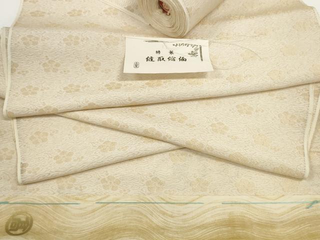 ■■■　サイズ　■■■ 長さ　　着尺分あり 幅　　　約36cm ■■■　商品詳細　■■■ 【正絹・未使用】 状態は特に目立ったシミ汚れなどもなく大変良い状態です。 昭和33年(1958年)の皇太子明仁親王成婚に際し、 皇太子妃美智子の調度品をはじめ、各宮家の調度品を受注した 創業460年を迎えた「千總」の逸品です。 大変上質な逸品になります。 お安く出品致しますので、是非この機会にいかがでしょうか？ ■■■　注意事項　■■■ ■モニター発色の具合により色合いが異なる場合がございます。 ■寸法は多少の誤差が生じる場合がございますのでご了承ください。 ■縫込みの長さが左右非対称の場合は短い部分を記載しております。 左右非対称であってもご返品・お値引き等の保証は出来かねますので、ご了承の上ご購入をお願い致します。 ■シミ等のチェックには注意を払っておりますが、見落としがある場合もございますし、個人の見解も様々ですので神経質な方のご購入はお控えください。 ■箪笥に入っておりました着物や帯なので畳みシワや匂いがあるものもございます。 ■お休みは基本的に土日祝となりますが、その他臨時でお休みする場合がございますのでご了承ください。 ■商品の発送は平日のみの発送となります。 ■夜間と土曜、日曜日はお問い合わせの回答が遅れる場合がございます。 ■当店では、お直し、紋入れ、お手入れ等は承っておりません。 ■生地の状態（ヤケ、経年劣化等）によってはサイズ直しが出来ない場合がございます。 その点もどうかご了承のうえ、ご購入をお願いいたします。 ■弊社で取り扱う商品は一点ものにつき、時期や在庫状況に応じて金額が変更となる場合がございます。 ■検針は行っておりません。予めご了承いただきますようお願いいたします。 ■【洗える着物】と記載のある商品におきましては、商品お届け後に洗濯を行ってしまってからのご返品にはご対応しかねます。 念の為、専門店でのお手入れをお願いいたします。 ■写真に写っている物が全てになります。それ以外の付属品はございませんのでご了承ください。 ■状態に関する写真につきましては、掲載可能な写真枚数に限りがあるため、各箇所につき1枚参考画像を掲載しております。 ■着物のサイズ目安は下記を参考ください↓ ＜女性着物＞　お端折り次第で＋5cm　－1cmが着用可能サイズ 　例）身丈170cmの場合、身長160cm～175cm ＜男性着物＞　身丈＋約25cm～27cm程が適応身長 　例）身丈155cmの場合、身長180～182cm