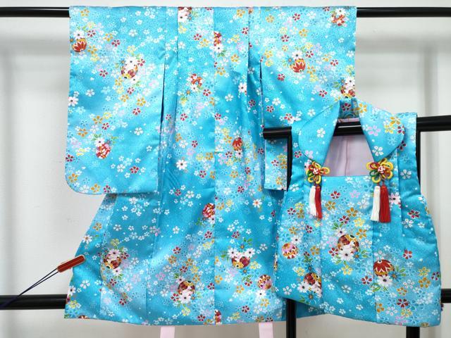 ■■■　サイズ　■■■ 【祝着】 身丈 86cm（肩から） 裄丈 37.5cm（肩上げ　3cm） 袖丈 49.5cm　縫込み 2.5cm 袖幅 25cm 前幅 12.5cm 後幅 17.5cm 着物縫いこみ 内揚げ 0cm （腰上げ　0cm） 裄 お袖側 約1cm　身頃側 約1cm 【被布】 身丈 45cm（肩から） 裄丈 14cm（肩上げ　2cm） ■■■　商品詳細　■■■ 着物【化繊・重ね衿：取り外し可能】の 状態は接写画像のように紐部分に糸ホツレがございますがその他表地は特に目立ったシミ汚れなどもなく大変良い状態です。 被布【化繊】の 状態は接写画像のようにホック部分に劣化がございますがその他表地は特に目立ったシミ汚れなどもなく大変良い状態です。 気にならない方であればそのままお召しになれるかと思います。 お安く出品致しますので、是非この機会にいかがでしょうか？ ※ご自身で洗濯された場合の保証はできかねます。専門店にご相談ください。 ■■■　注意事項　■■■ ■モニター発色の具合により色合いが異なる場合がございます。 ■寸法は多少の誤差が生じる場合がございますのでご了承ください。 ■縫込みの長さが左右非対称の場合は短い部分を記載しております。 左右非対称であってもご返品・お値引き等の保証は出来かねますので、ご了承の上ご購入をお願い致します。 ■シミ等のチェックには注意を払っておりますが、見落としがある場合もございますし、個人の見解も様々ですので神経質な方のご購入はお控えください。 ■箪笥に入っておりました着物や帯なので畳みシワや匂いがあるものもございます。 ■お休みは基本的に土日祝となりますが、その他臨時でお休みする場合がございますのでご了承ください。 ■商品の発送は平日のみの発送となります。 ■夜間と土曜、日曜日はお問い合わせの回答が遅れる場合がございます。 ■当店では、お直し、紋入れ、お手入れ等は承っておりません。 ■生地の状態（ヤケ、経年劣化等）によってはサイズ直しが出来ない場合がございます。 その点もどうかご了承のうえ、ご購入をお願いいたします。 ■弊社で取り扱う商品は一点ものにつき、時期や在庫状況に応じて金額が変更となる場合がございます。 ■検針は行っておりません。予めご了承いただきますようお願いいたします。 ■【洗える着物】と記載のある商品におきましては、商品お届け後に洗濯を行ってしまってからのご返品にはご対応しかねます。 念の為、専門店でのお手入れをお願いいたします。 ■写真に写っている物が全てになります。それ以外の付属品はございませんのでご了承ください。 ■状態に関する写真につきましては、掲載可能な写真枚数に限りがあるため、各箇所につき1枚参考画像を掲載しております。 ■着物のサイズ目安は下記を参考ください↓ ＜女性着物＞　お端折り次第で＋5cm　－1cmが着用可能サイズ 　例）身丈170cmの場合、身長160cm～175cm ＜男性着物＞　身丈＋約25cm～27cm程が適応身長 　例）身丈155cmの場合、身長180～182cm