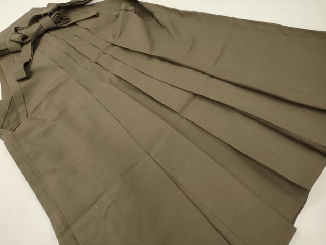 ■■■　サイズ　■■■ 紐下丈　約83cm ■■■　商品詳細　■■■ 【正絹】 状態は画像を添付しておりますので、そちらをご確認下さいますよう宜しくお願い致します。 大変上質な逸品になります。 お安く出品致しますので、是非この機会にいかがでしょうか？ ■■■　注意事項　■■■ ■モニター発色の具合により色合いが異なる場合がございます。 ■寸法は多少の誤差が生じる場合がございますのでご了承ください。 ■縫込みの長さが左右非対称の場合は短い部分を記載しております。 左右非対称であってもご返品・お値引き等の保証は出来かねますので、ご了承の上ご購入をお願い致します。 ■シミ等のチェックには注意を払っておりますが、見落としがある場合もございますし、個人の見解も様々ですので神経質な方のご購入はお控えください。 ■箪笥に入っておりました着物や帯なので畳みシワや匂いがあるものもございます。 ■お休みは基本的に土日祝となりますが、その他臨時でお休みする場合がございますのでご了承ください。 ■商品の発送は平日のみの発送となります。 ■夜間と土曜、日曜日はお問い合わせの回答が遅れる場合がございます。 ■当店では、お直し、紋入れ、お手入れ等は承っておりません。 ■生地の状態（ヤケ、経年劣化等）によってはサイズ直しが出来ない場合がございます。 その点もどうかご了承のうえ、ご購入をお願いいたします。 ■弊社で取り扱う商品は一点ものにつき、時期や在庫状況に応じて金額が変更となる場合がございます。 ■検針は行っておりません。予めご了承いただきますようお願いいたします。 ■【洗える着物】と記載のある商品におきましては、商品お届け後に洗濯を行ってしまってからのご返品にはご対応しかねます。 念の為、専門店でのお手入れをお願いいたします。 ■写真に写っている物が全てになります。それ以外の付属品はございませんのでご了承ください。 ■状態に関する写真につきましては、掲載可能な写真枚数に限りがあるため、各箇所につき1枚参考画像を掲載しております。 ■着物のサイズ目安は下記を参考ください↓ ＜女性着物＞　お端折り次第で＋5cm　－1cmが着用可能サイズ 　例）身丈170cmの場合、身長160cm～175cm ＜男性着物＞　身丈＋約25cm～27cm程が適応身長 　例）身丈155cmの場合、身長180～182cm
