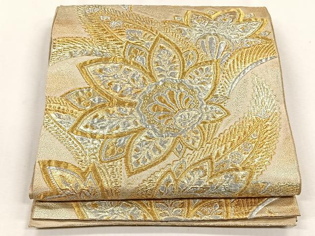 ■■■　サイズ　■■■ 長さ 392cm 幅 30.5cm程 ■■■　商品詳細　■■■ 【正絹・芯なし】 詳細に関しましては、画像をご確認ください。 大変上質な逸品になります。 お安く出品致しますので、是非この機会にいかがでしょうか？ ■■■　注意事項　■■■ ■モニター発色の具合により色合いが異なる場合がございます。 ■寸法は多少の誤差が生じる場合がございますのでご了承ください。 ■縫込みの長さが左右非対称の場合は短い部分を記載しております。 左右非対称であってもご返品・お値引き等の保証は出来かねますので、ご了承の上ご購入をお願い致します。 ■シミ等のチェックには注意を払っておりますが、見落としがある場合もございますし、個人の見解も様々ですので神経質な方のご購入はお控えください。 ■箪笥に入っておりました着物や帯なので畳みシワや匂いがあるものもございます。 ■お休みは基本的に土日祝となりますが、その他臨時でお休みする場合がございますのでご了承ください。 ■商品の発送は平日のみの発送となります。 ■夜間と土曜、日曜日はお問い合わせの回答が遅れる場合がございます。 ■当店では、お直し、紋入れ、お手入れ等は承っておりません。 ■生地の状態（ヤケ、経年劣化等）によってはサイズ直しが出来ない場合がございます。 その点もどうかご了承のうえ、ご購入をお願いいたします。 ■弊社で取り扱う商品は一点ものにつき、時期や在庫状況に応じて金額が変更となる場合がございます。 ■検針は行っておりません。予めご了承いただきますようお願いいたします。 ■【洗える着物】と記載のある商品におきましては、商品お届け後に洗濯を行ってしまってからのご返品にはご対応しかねます。 念の為、専門店でのお手入れをお願いいたします。 ■写真に写っている物が全てになります。それ以外の付属品はございませんのでご了承ください。 ■状態に関する写真につきましては、掲載可能な写真枚数に限りがあるため、各箇所につき1枚参考画像を掲載しております。 ■着物のサイズ目安は下記を参考ください↓ ＜女性着物＞　お端折り次第で＋5cm　－1cmが着用可能サイズ 　例）身丈170cmの場合、身長160cm～175cm ＜男性着物＞　身丈＋約25cm～27cm程が適応身長 　例）身丈155cmの場合、身長180～182cm