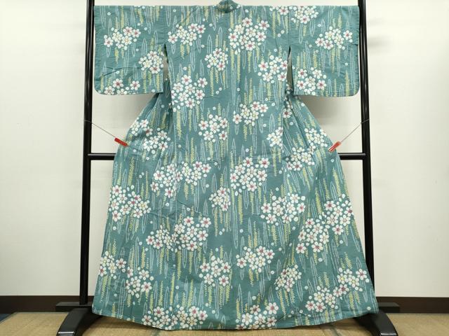 ■■■　サイズ　■■■ 身丈 164cm（肩から） 裄丈 69cm 袖丈 46.5cm　縫込み 3cm 袖幅 35cm 前幅 24.5cm 後幅 30cm 着物縫いこみ 内揚げ 0cm 裄 お袖側 約1.5cm　身頃側 約1.5cm ■■■　商品詳細　■■■ 【綿】 状態は特に目立ったシミ汚れなどもなく大変良い状態です。 人気の高い“有松鳴海絞り”の浴衣でございます。 “鳴海絞り”ならではの表情を生み出す立体感と 淡いぼかしで息を吹き込まれ、 今にも動き出しそうな迫力を放っております。 夏祭りや花火大会、これから増えるイベントに連れ立って、 より夏をお楽しみ下さいませ。 大変上質な逸品になります。 お安く出品致しますので、是非この機会にいかがでしょうか？ ■■■　注意事項　■■■ ■モニター発色の具合により色合いが異なる場合がございます。 ■寸法は多少の誤差が生じる場合がございますのでご了承ください。 ■縫込みの長さが左右非対称の場合は短い部分を記載しております。 左右非対称であってもご返品・お値引き等の保証は出来かねますので、ご了承の上ご購入をお願い致します。 ■シミ等のチェックには注意を払っておりますが、見落としがある場合もございますし、個人の見解も様々ですので神経質な方のご購入はお控えください。 ■箪笥に入っておりました着物や帯なので畳みシワや匂いがあるものもございます。 ■お休みは基本的に土日祝となりますが、その他臨時でお休みする場合がございますのでご了承ください。 ■商品の発送は平日のみの発送となります。 ■夜間と土曜、日曜日はお問い合わせの回答が遅れる場合がございます。 ■当店では、お直し、紋入れ、お手入れ等は承っておりません。 ■生地の状態（ヤケ、経年劣化等）によってはサイズ直しが出来ない場合がございます。 その点もどうかご了承のうえ、ご購入をお願いいたします。 ■弊社で取り扱う商品は一点ものにつき、時期や在庫状況に応じて金額が変更となる場合がございます。 ■検針は行っておりません。予めご了承いただきますようお願いいたします。 ■【洗える着物】と記載のある商品におきましては、商品お届け後に洗濯を行ってしまってからのご返品にはご対応しかねます。 念の為、専門店でのお手入れをお願いいたします。 ■写真に写っている物が全てになります。それ以外の付属品はございませんのでご了承ください。 ■状態に関する写真につきましては、掲載可能な写真枚数に限りがあるため、各箇所につき1枚参考画像を掲載しております。 ■着物のサイズ目安は下記を参考ください↓ ＜女性着物＞　お端折り次第で＋5cm　−1cmが着用可能サイズ 　例）身丈170cmの場合、身長160cm〜175cm ＜男性着物＞　身丈＋約25cm〜27cm程が適応身長 　例）身丈155cmの場合、身長180〜182cm