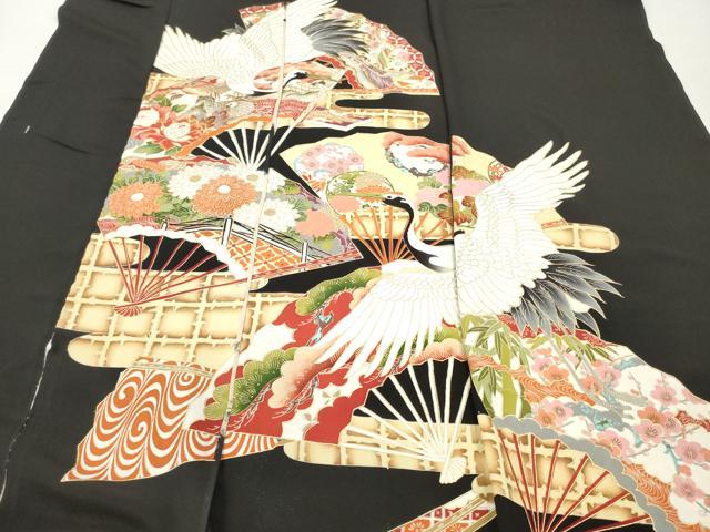 ■■■　サイズ　■■■ 長さ 　着尺分あり 幅 　　約34cm ■■■　商品詳細　■■■ 【正絹・紋付き】 状態は接写画像のように表地所々・裏面所々に薄い汚れがございます。 大変上質な逸品になります。 お安く出品致しますので、是非この機会にいかがでしょうか？ ■■■　注意事項　■■■ ■モニター発色の具合により色合いが異なる場合がございます。 ■寸法は多少の誤差が生じる場合がございますのでご了承ください。 ■縫込みの長さが左右非対称の場合は短い部分を記載しております。 左右非対称であってもご返品・お値引き等の保証は出来かねますので、ご了承の上ご購入をお願い致します。 ■シミ等のチェックには注意を払っておりますが、見落としがある場合もございますし、個人の見解も様々ですので神経質な方のご購入はお控えください。 ■箪笥に入っておりました着物や帯なので畳みシワや匂いがあるものもございます。 ■お休みは基本的に土日祝となりますが、その他臨時でお休みする場合がございますのでご了承ください。 ■商品の発送は平日のみの発送となります。 ■夜間と土曜、日曜日はお問い合わせの回答が遅れる場合がございます。 ■当店では、お直し、紋入れ、お手入れ等は承っておりません。 ■生地の状態（ヤケ、経年劣化等）によってはサイズ直しが出来ない場合がございます。 その点もどうかご了承のうえ、ご購入をお願いいたします。 ■弊社で取り扱う商品は一点ものにつき、時期や在庫状況に応じて金額が変更となる場合がございます。 ■検針は行っておりません。予めご了承いただきますようお願いいたします。 ■【洗える着物】と記載のある商品におきましては、商品お届け後に洗濯を行ってしまってからのご返品にはご対応しかねます。 念の為、専門店でのお手入れをお願いいたします。 ■写真に写っている物が全てになります。それ以外の付属品はございませんのでご了承ください。 ■状態に関する写真につきましては、掲載可能な写真枚数に限りがあるため、各箇所につき1枚参考画像を掲載しております。 ■着物のサイズ目安は下記を参考ください↓ ＜女性着物＞　お端折り次第で＋5cm　－1cmが着用可能サイズ 　例）身丈170cmの場合、身長160cm～175cm ＜男性着物＞　身丈＋約25cm～27cm程が適応身長 　例）身丈155cmの場合、身長180～182cm