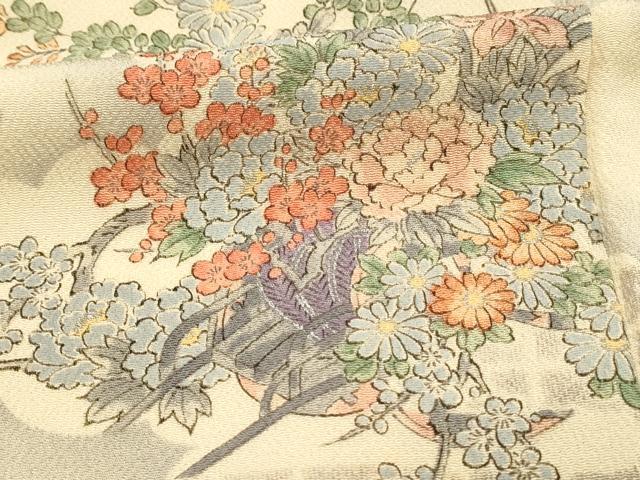 ■■■　サイズ　■■■ 身丈 160.5cm（肩から） 裄丈 64cm 袖丈 49cm　縫込み 3.5cm 袖幅 32.5cm 前幅 22.5cm 後幅 29.5cm 着物縫いこみ 内揚げ 6cm 裄 お袖側 約3cm　身頃側 約1cm ■■■　商品詳細　■■■ 【正絹】 状態は画像を添付しておりますので、そちらをご確認下さいますよう宜しくお願い致します。 大変上質な逸品になります。 お安く出品致しますので、是非この機会にいかがでしょうか？ ■■■　注意事項　■■■ ■モニター発色の具合により色合いが異なる場合がございます。 ■寸法は多少の誤差が生じる場合がございますのでご了承ください。 ■縫込みの長さが左右非対称の場合は短い部分を記載しております。 左右非対称であってもご返品・お値引き等の保証は出来かねますので、ご了承の上ご購入をお願い致します。 ■シミ等のチェックには注意を払っておりますが、見落としがある場合もございますし、個人の見解も様々ですので神経質な方のご購入はお控えください。 ■箪笥に入っておりました着物や帯なので畳みシワや匂いがあるものもございます。 ■お休みは基本的に土日祝となりますが、その他臨時でお休みする場合がございますのでご了承ください。 ■商品の発送は平日のみの発送となります。 ■夜間と土曜、日曜日はお問い合わせの回答が遅れる場合がございます。 ■当店では、お直し、紋入れ、お手入れ等は承っておりません。 ■生地の状態（ヤケ、経年劣化等）によってはサイズ直しが出来ない場合がございます。 その点もどうかご了承のうえ、ご購入をお願いいたします。 ■弊社で取り扱う商品は一点ものにつき、時期や在庫状況に応じて金額が変更となる場合がございます。 ■検針は行っておりません。予めご了承いただきますようお願いいたします。 ■【洗える着物】と記載のある商品におきましては、商品お届け後に洗濯を行ってしまってからのご返品にはご対応しかねます。 念の為、専門店でのお手入れをお願いいたします。 ■写真に写っている物が全てになります。それ以外の付属品はございませんのでご了承ください。 ■状態に関する写真につきましては、掲載可能な写真枚数に限りがあるため、各箇所につき1枚参考画像を掲載しております。 ■着物のサイズ目安は下記を参考ください↓ ＜女性着物＞　お端折り次第で＋5cm　－1cmが着用可能サイズ 　例）身丈170cmの場合、身長160cm～175cm ＜男性着物＞　身丈＋約25cm～27cm程が適応身長 　例）身丈155cmの場合、身長180～182cm
