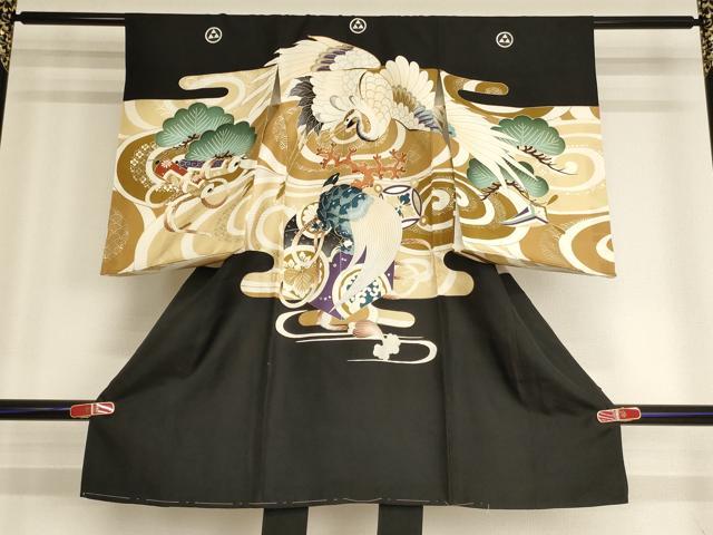 ■■■　サイズ　■■■ 【着物】 身丈 98cm（肩から） 裄丈 45.5cm 袖丈 54.5cm ■■■　商品詳細　■■■ 産着【五つ紋】の状態は接写画像のように後身頃・右袖前に汚れがございますが その他特に目立ったシミ汚れなどもなく大変良い状態です。 大変上質な逸品になります。 お安く出品致しますので、是非この機会にいかがでしょうか？ ■■■　注意事項　■■■ ■モニター発色の具合により色合いが異なる場合がございます。 ■寸法は多少の誤差が生じる場合がございますのでご了承ください。 ■縫込みの長さが左右非対称の場合は短い部分を記載しております。 左右非対称であってもご返品・お値引き等の保証は出来かねますので、ご了承の上ご購入をお願い致します。 ■シミ等のチェックには注意を払っておりますが、見落としがある場合もございますし、個人の見解も様々ですので神経質な方のご購入はお控えください。 ■箪笥に入っておりました着物や帯なので畳みシワや匂いがあるものもございます。 ■お休みは基本的に土日祝となりますが、その他臨時でお休みする場合がございますのでご了承ください。 ■商品の発送は平日のみの発送となります。 ■夜間と土曜、日曜日はお問い合わせの回答が遅れる場合がございます。 ■当店では、お直し、紋入れ、お手入れ等は承っておりません。 ■生地の状態（ヤケ、経年劣化等）によってはサイズ直しが出来ない場合がございます。 その点もどうかご了承のうえ、ご購入をお願いいたします。 ■弊社で取り扱う商品は一点ものにつき、時期や在庫状況に応じて金額が変更となる場合がございます。 ■検針は行っておりません。予めご了承いただきますようお願いいたします。 ■【洗える着物】と記載のある商品におきましては、商品お届け後に洗濯を行ってしまってからのご返品にはご対応しかねます。 念の為、専門店でのお手入れをお願いいたします。 ■着物のサイズ目安は下記を参考ください↓ ＜女性着物＞　お端折り次第で＋5cm　−1cmが着用可能サイズ 　例）身丈170cmの場合、身長160cm〜175cm ＜男性着物＞　身丈＋約25cm〜27cm程が適応身長 　例）身丈155cmの場合、身長180〜182cm