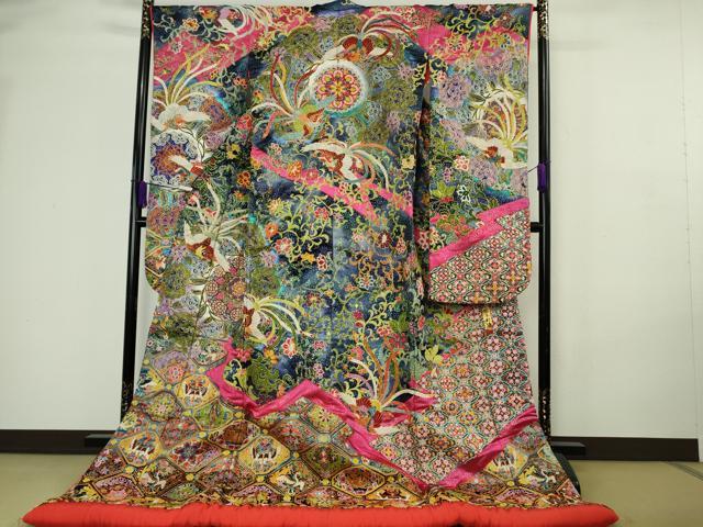■■■　サイズ　■■■ 身丈 191cm（肩から） 裄丈 67cm 袖丈 104cm 袖幅 35cm 前幅 28cm 後幅 32cm 着物縫いこみ 内揚げ 0cm 裄 お袖側 約 0cm　身頃側 約 0cm ■■■　商品詳細　■■■ 【正絹・ふき綿仕立て】 状態は特に目立ったシミ汚れなどもなく大変良い状態です。 大変上質な極上の最高級品になります。 お安く出品致しますので、是非この機会にいかがでしょうか？ ■■■　注意事項　■■■ ■モニター発色の具合により色合いが異なる場合がございます。 ■寸法は多少の誤差が生じる場合がございますのでご了承ください。 ■縫込みの長さが左右非対称の場合は短い部分を記載しております。 左右非対称であってもご返品・お値引き等の保証は出来かねますので、ご了承の上ご購入をお願い致します。 ■シミ等のチェックには注意を払っておりますが、見落としがある場合もございますし、個人の見解も様々ですので神経質な方のご購入はお控えください。 ■箪笥に入っておりました着物や帯なので畳みシワや匂いがあるものもございます。 ■お休みは基本的に土日祝となりますが、その他臨時でお休みする場合がございますのでご了承ください。 ■商品の発送は平日のみの発送となります。 ■夜間と土曜、日曜日はお問い合わせの回答が遅れる場合がございます。 ■当店では、お直し、紋入れ、お手入れ等は承っておりません。 ■生地の状態（ヤケ、経年劣化等）によってはサイズ直しが出来ない場合がございます。 その点もどうかご了承のうえ、ご購入をお願いいたします。 ■弊社で取り扱う商品は一点ものにつき、時期や在庫状況に応じて金額が変更となる場合がございます。 ■検針は行っておりません。予めご了承いただきますようお願いいたします。 ■【洗える着物】と記載のある商品におきましては、商品お届け後に洗濯を行ってしまってからのご返品にはご対応しかねます。 念の為、専門店でのお手入れをお願いいたします。 ■写真に写っている物が全てになります。 それ以外の付属品はございませんのでご了承ください。 ■状態に関する写真につきましては、掲載可能な写真枚数に限りがあるため、 各箇所につき1枚参考画像を掲載しております。 ■着物のサイズ目安は下記を参考ください↓ ＜女性着物＞　お端折り次第で＋5cm　−10cmが着用可能サイズ 　例）身丈170cmの場合、身長160cm〜175cm ＜男性着物＞　身丈＋約25cm〜27cm程が適応身長 　例）身丈155cmの場合、身長180cm〜182cm