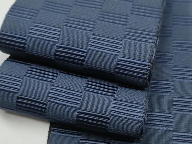 ■■■　サイズ　■■■ 長さ 376cm 幅 9.5cm程 ■■■　商品詳細　■■■ 【交織】 状態は締めてはおりますが 特に目立ったシミ汚れなどもなく大変良い状態です。 お安く出品致しますので、是非この機会にいかがでしょうか？ ※両側未かがりですが着用には問題ありません。 ■■■　注意事項　■■■ ■モニター発色の具合により色合いが異なる場合がございます。 ■寸法は多少の誤差が生じる場合がございますのでご了承ください。 ■縫込みの長さが左右非対称の場合は短い部分を記載しております。 左右非対称であってもご返品・お値引き等の保証は出来かねますので、ご了承の上ご購入をお願い致します。 ■シミ等のチェックには注意を払っておりますが、見落としがある場合もございますし、個人の見解も様々ですので神経質な方のご購入はお控えください。 ■箪笥に入っておりました着物や帯なので畳みシワや匂いがあるものもございます。 ■お休みは基本的に土日祝となりますが、その他臨時でお休みする場合がございますのでご了承ください。 ■商品の発送は平日のみの発送となります。 ■夜間と土曜、日曜日はお問い合わせの回答が遅れる場合がございます。 ■当店では、お直し、紋入れ、お手入れ等は承っておりません。 ■生地の状態（ヤケ、経年劣化等）によってはサイズ直しが出来ない場合がございます。 その点もどうかご了承のうえ、ご購入をお願いいたします。 ■弊社で取り扱う商品は一点ものにつき、時期や在庫状況に応じて金額が変更となる場合がございます。 ■検針は行っておりません。予めご了承いただきますようお願いいたします。 ■【洗える着物】と記載のある商品におきましては、商品お届け後に洗濯を行ってしまってからのご返品にはご対応しかねます。 念の為、専門店でのお手入れをお願いいたします。 ■着物のサイズ目安は下記を参考ください↓ ＜女性着物＞　お端折り次第で＋5cm　−1cmが着用可能サイズ 　例）身丈170cmの場合、身長160cm〜175cm ＜男性着物＞　身丈＋約25cm〜27cm程が適応身長 　例）身丈155cmの場合、身長180〜182cm
