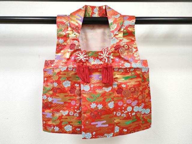 ■■■　サイズ　■■■ 【被布】 身丈 41cm（肩から） 裄丈 13cm（肩上げ　1.5cm） ■■■　商品詳細　■■■ 被布【交織】の状態は特に目立ったシミ汚れなどもなく大変良い状態です。 お安く出品致しますので、是非この機会にいかがでしょうか？ ■■■　注意事項　■■■ ■モニター発色の具合により色合いが異なる場合がございます。 ■寸法は多少の誤差が生じる場合がございますのでご了承ください。 ■縫込みの長さが左右非対称の場合は短い部分を記載しております。 左右非対称であってもご返品・お値引き等の保証は出来かねますので、ご了承の上ご購入をお願い致します。 ■シミ等のチェックには注意を払っておりますが、見落としがある場合もございますし、個人の見解も様々ですので神経質な方のご購入はお控えください。 ■箪笥に入っておりました着物や帯なので畳みシワや匂いがあるものもございます。 ■お休みは基本的に土日祝となりますが、その他臨時でお休みする場合がございますのでご了承ください。 ■商品の発送は平日のみの発送となります。 ■夜間と土曜、日曜日はお問い合わせの回答が遅れる場合がございます。 ■当店では、お直し、紋入れ、お手入れ等は承っておりません。 ■生地の状態（ヤケ、経年劣化等）によってはサイズ直しが出来ない場合がございます。 その点もどうかご了承のうえ、ご購入をお願いいたします。 ■弊社で取り扱う商品は一点ものにつき、時期や在庫状況に応じて金額が変更となる場合がございます。 ■検針は行っておりません。予めご了承いただきますようお願いいたします。 ■【洗える着物】と記載のある商品におきましては、商品お届け後に洗濯を行ってしまってからのご返品にはご対応しかねます。 念の為、専門店でのお手入れをお願いいたします。 ■写真に写っている物が全てになります。それ以外の付属品はございませんのでご了承ください。 ■状態に関する写真につきましては、掲載可能な写真枚数に限りがあるため、各箇所につき1枚参考画像を掲載しております。 ■着物のサイズ目安は下記を参考ください↓ ＜女性着物＞　お端折り次第で＋5cm　－1cmが着用可能サイズ 　例）身丈170cmの場合、身長160cm～175cm ＜男性着物＞　身丈＋約25cm～27cm程が適応身長 　例）身丈155cmの場合、身長180～182cm