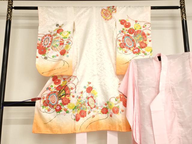 平和屋着物[]七五三　女の子　3歳　祝着　三つ身 長襦袢（無双仕立て）セット 駒刺繍 花鼓文 暈し染め 金彩 洗える着物 未使用 AABJ5275ja