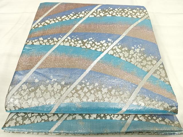 ■■■　サイズ　■■■ 長さ 428cm 幅 30.5cm程 ■■■　商品詳細　■■■ 【正絹】 詳細に関しましては、画像をご確認ください。 大変上質な逸品になります。 お安く出品致しますので、是非この機会にいかがでしょうか？ ■■■　注意事項　■■■ ■モニター発色の具合により色合いが異なる場合がございます。 ■寸法は多少の誤差が生じる場合がございますのでご了承ください。 ■縫込みの長さが左右非対称の場合は短い部分を記載しております。 左右非対称であってもご返品・お値引き等の保証は出来かねますので、ご了承の上ご購入をお願い致します。 ■シミ等のチェックには注意を払っておりますが、見落としがある場合もございますし、個人の見解も様々ですので神経質な方のご購入はお控えください。 ■箪笥に入っておりました着物や帯なので畳みシワや匂いがあるものもございます。 ■お休みは基本的に土日祝となりますが、その他臨時でお休みする場合がございますのでご了承ください。 ■商品の発送は平日のみの発送となります。 ■夜間と土曜、日曜日はお問い合わせの回答が遅れる場合がございます。 ■当店では、お直し、紋入れ、お手入れ等は承っておりません。 ■生地の状態（ヤケ、経年劣化等）によってはサイズ直しが出来ない場合がございます。 その点もどうかご了承のうえ、ご購入をお願いいたします。 ■弊社で取り扱う商品は一点ものにつき、時期や在庫状況に応じて金額が変更となる場合がございます。 ■検針は行っておりません。予めご了承いただきますようお願いいたします。 ■【洗える着物】と記載のある商品におきましては、商品お届け後に洗濯を行ってしまってからのご返品にはご対応しかねます。 念の為、専門店でのお手入れをお願いいたします。 ■写真に写っている物が全てになります。それ以外の付属品はございませんのでご了承ください。 ■状態に関する写真につきましては、掲載可能な写真枚数に限りがあるため、各箇所につき1枚参考画像を掲載しております。 ■着物のサイズ目安は下記を参考ください↓ ＜女性着物＞　お端折り次第で＋5cm　－1cmが着用可能サイズ 　例）身丈170cmの場合、身長160cm～175cm ＜男性着物＞　身丈＋約25cm～27cm程が適応身長 　例）身丈155cmの場合、身長180～182cm