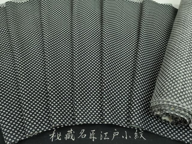 ■■■　サイズ　■■■ 長さ　　着尺分あり 幅　　　約37.5cm ■■■　商品詳細　■■■ 【正絹・未使用】 状態は参考画像のように、反端にシミがございますが、 その他特に目立ったシミ汚れなどもなく大変良い状態です。 大変上質な逸品になります。 お安く出品致しますので、是非この機会にいかがでしょうか？ ■■■　注意事項　■■■ ■モニター発色の具合により色合いが異なる場合がございます。 ■寸法は多少の誤差が生じる場合がございますのでご了承ください。 ■縫込みの長さが左右非対称の場合は短い部分を記載しております。 左右非対称であってもご返品・お値引き等の保証は出来かねますので、ご了承の上ご購入をお願い致します。 ■シミ等のチェックには注意を払っておりますが、見落としがある場合もございますし、個人の見解も様々ですので神経質な方のご購入はお控えください。 ■箪笥に入っておりました着物や帯なので畳みシワや匂いがあるものもございます。 ■お休みは基本的に土日祝となりますが、その他臨時でお休みする場合がございますのでご了承ください。 ■商品の発送は平日のみの発送となります。 ■夜間と土曜、日曜日はお問い合わせの回答が遅れる場合がございます。 ■当店では、お直し、紋入れ、お手入れ等は承っておりません。 ■生地の状態（ヤケ、経年劣化等）によってはサイズ直しが出来ない場合がございます。 その点もどうかご了承のうえ、ご購入をお願いいたします。 ■弊社で取り扱う商品は一点ものにつき、時期や在庫状況に応じて金額が変更となる場合がございます。 ■検針は行っておりません。予めご了承いただきますようお願いいたします。 ■【洗える着物】と記載のある商品におきましては、商品お届け後に洗濯を行ってしまってからのご返品にはご対応しかねます。 念の為、専門店でのお手入れをお願いいたします。 ■写真に写っている物が全てになります。それ以外の付属品はございませんのでご了承ください。 ■状態に関する写真につきましては、掲載可能な写真枚数に限りがあるため、各箇所につき1枚参考画像を掲載しております。 ■着物のサイズ目安は下記を参考ください↓ ＜女性着物＞　お端折り次第で＋5cm　−1cmが着用可能サイズ 　例）身丈170cmの場合、身長160cm〜175cm ＜男性着物＞　身丈＋約25cm〜27cm程が適応身長 　例）身丈155cmの場合、身長180〜182cm